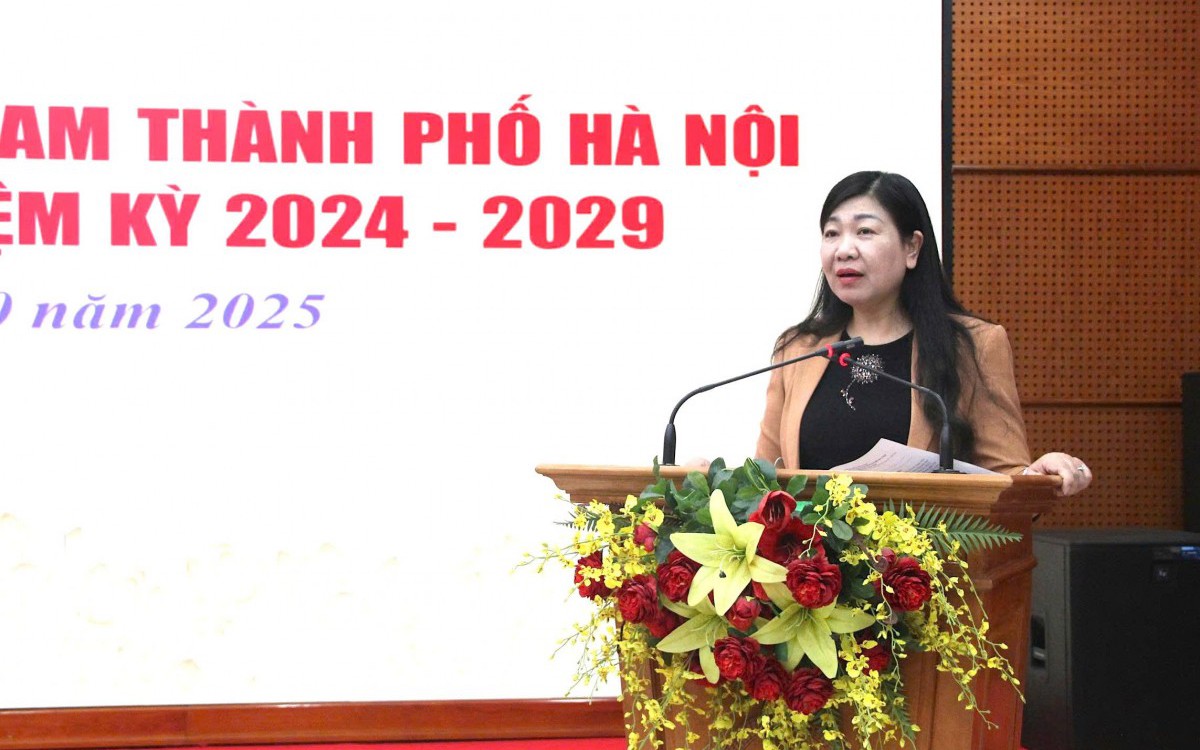Chủ tịch Ủy ban MTTQ Việt Nam thành phố Hà Nội Nguyễn Lan Hương phát biểu tại Hội nghị.