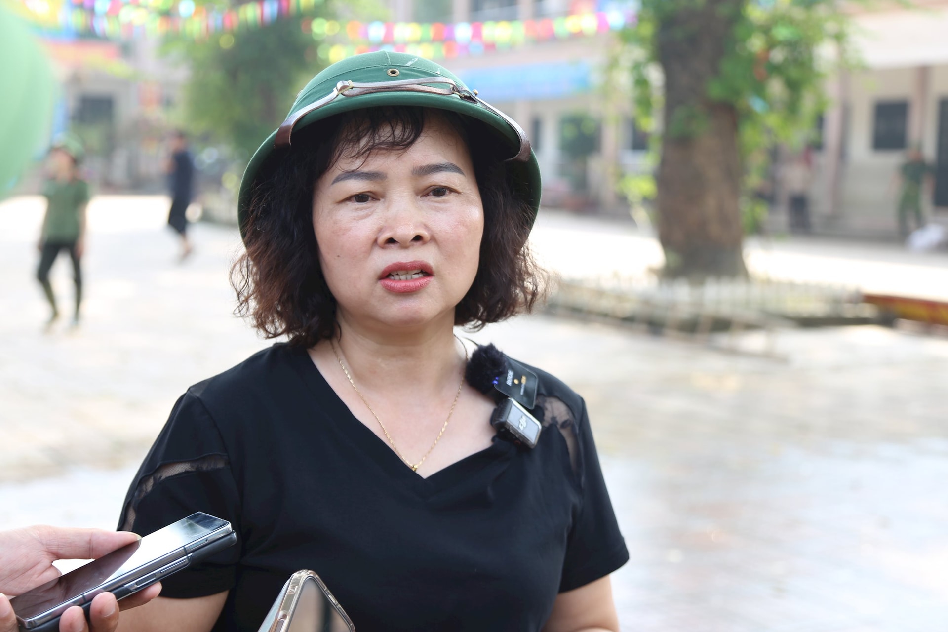 Hình ảnh hàng trăm chiến sĩ Công an Hà Nội lội bùn giúp dân sau trận lũ lịch sử- Ảnh 5.