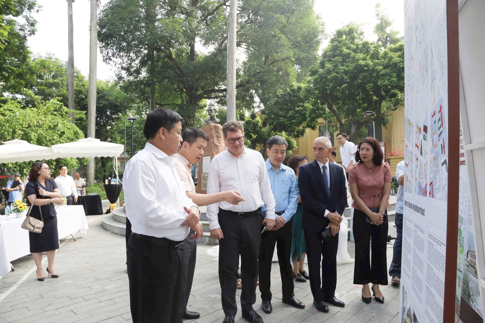 Khai mạc trưng bày quy hoạch, kiến trúc khu phố cũ tại Vườn hoa Tao Đàn- Ảnh 4.