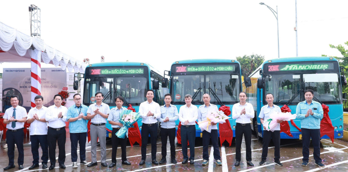 Khai trương tuyến xe Buýt 20ATC kết nối xã đảo Minh Châu với Trung tâm thủ đô Hà Nội- Ảnh 1.