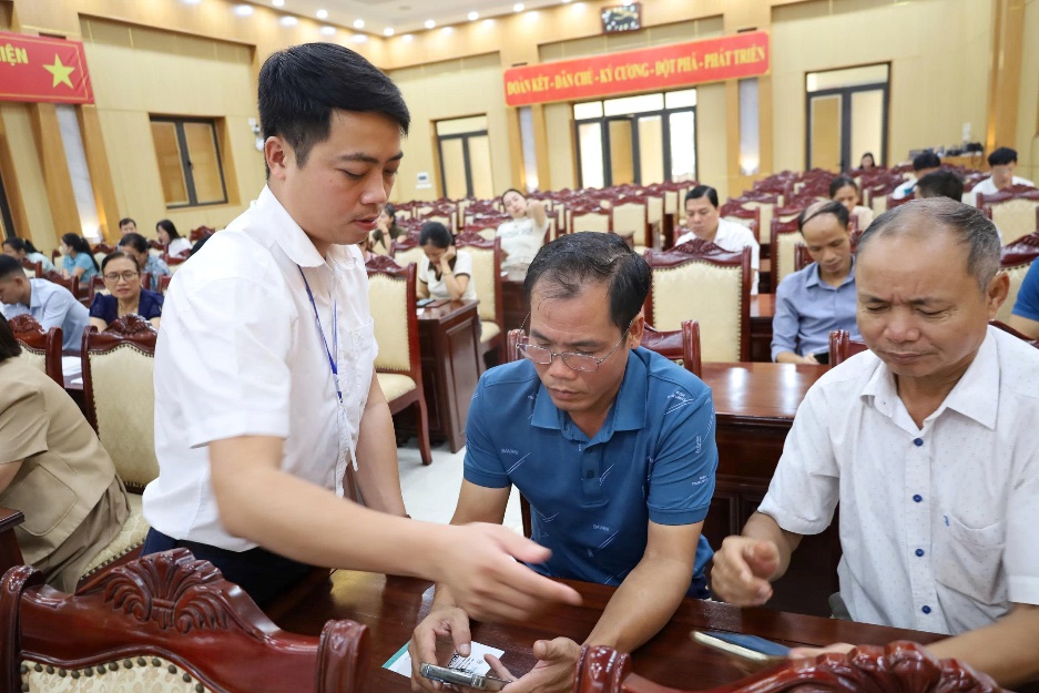 Quảng Oai đẩy mạnh chuyển đổi số, đưa trí tuệ nhân tạo vào hoạt động chuyên môn- Ảnh 5.