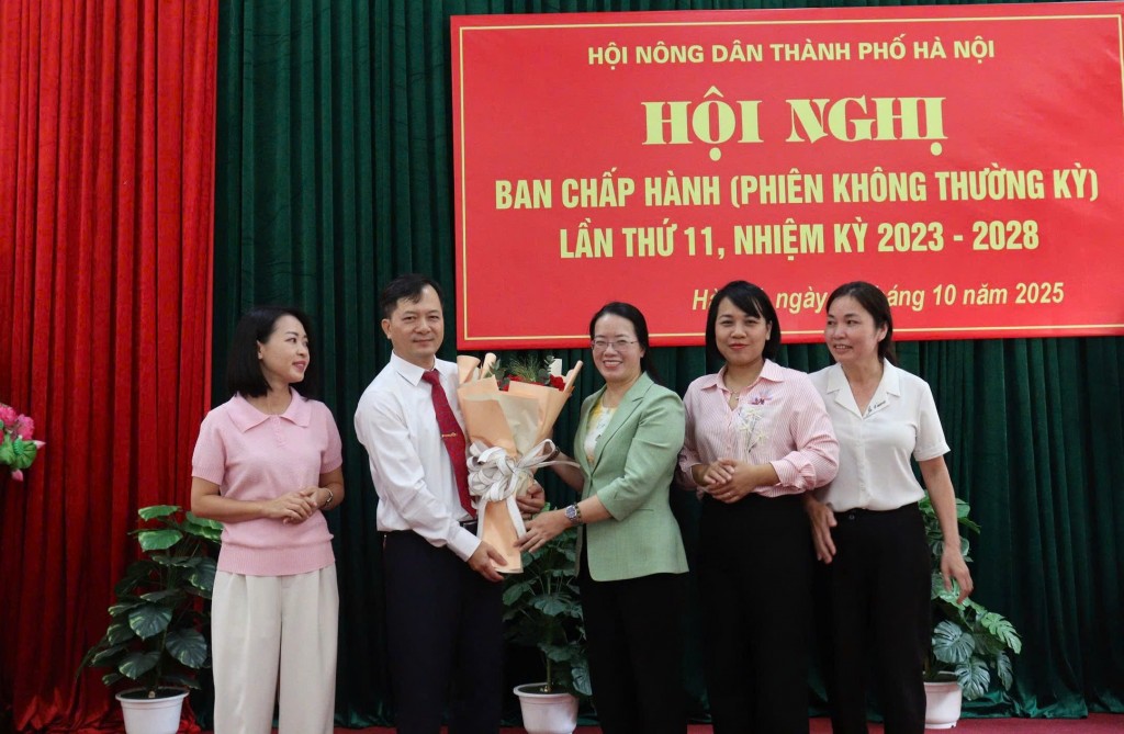 Đồng chí Trương Văn Nhung giữ chức Phó Chủ tịch Hội Nông dân thành phố Hà Nội- Ảnh 3.
