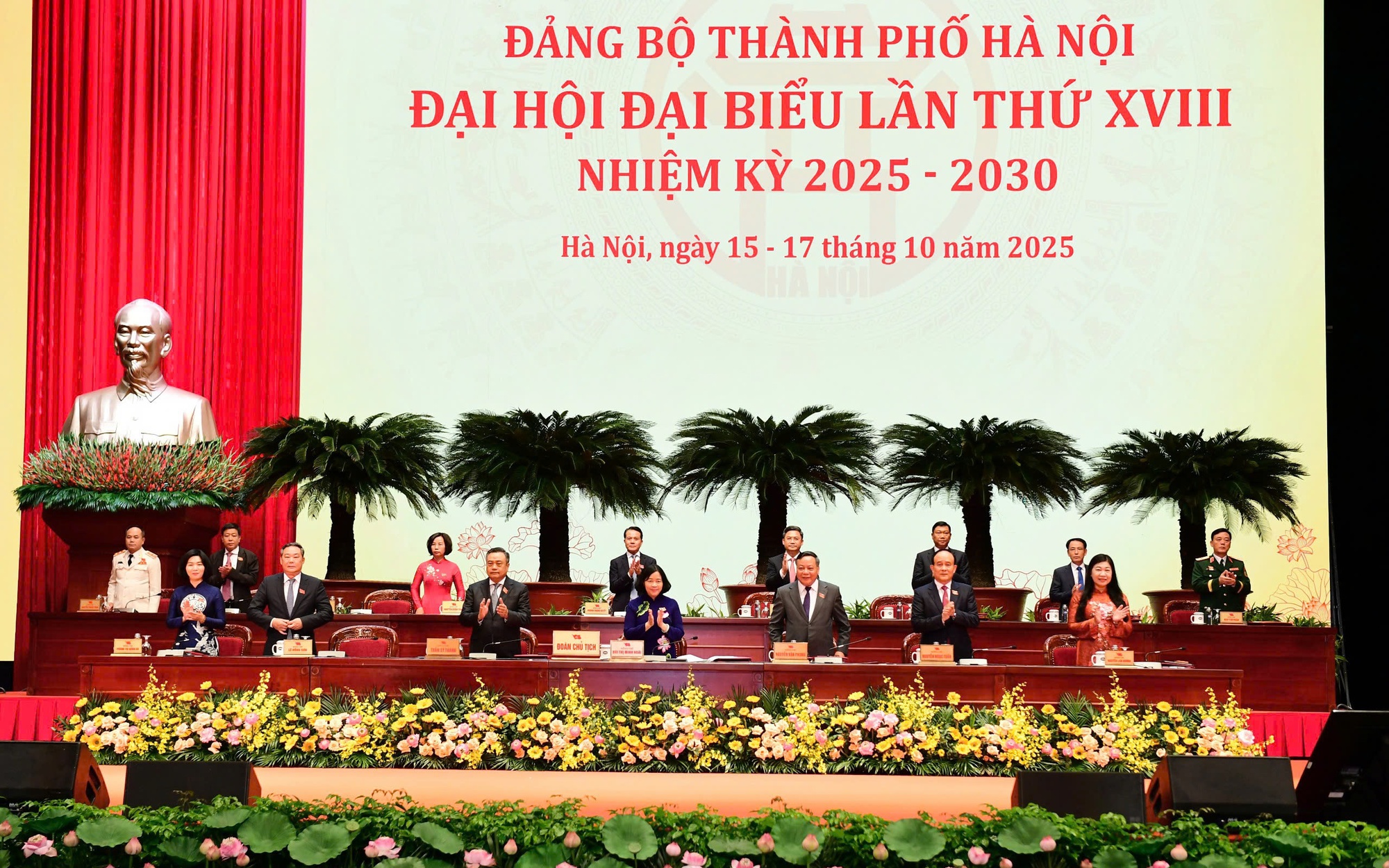 Đoàn Chủ tịch Đại hội đại biểu đảng bộ Thành phố lần thứ XVIII, nhiệm kỳ 2025-2030