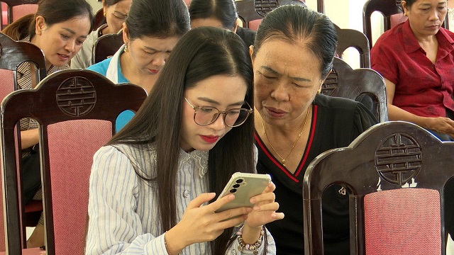 Phượng Dực chuyển đổi số - nhân dân cùng đồng hành với phong trào  “Bình dân học vụ số lưu động” và mô hình “ Mỗi gia đình – một công dân số nòng cốt”- Ảnh 3.