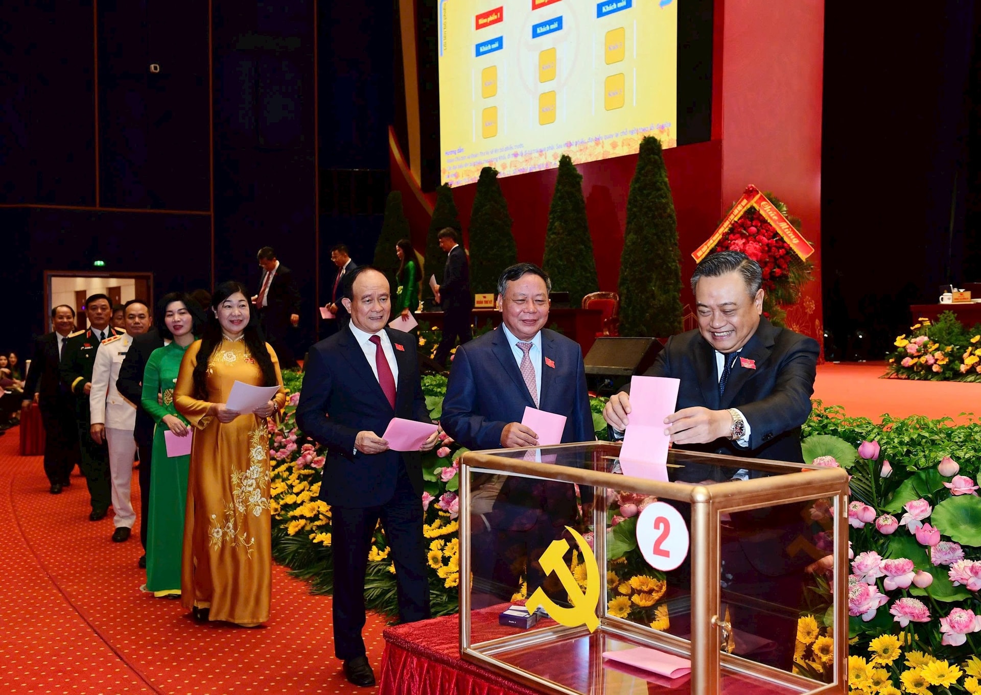 Công bố 75 đồng chí Ủy viên Ban Chấp hành Đảng bộ Thành phố khóa XVIII, nhiệm kỳ 2025-2030- Ảnh 2.