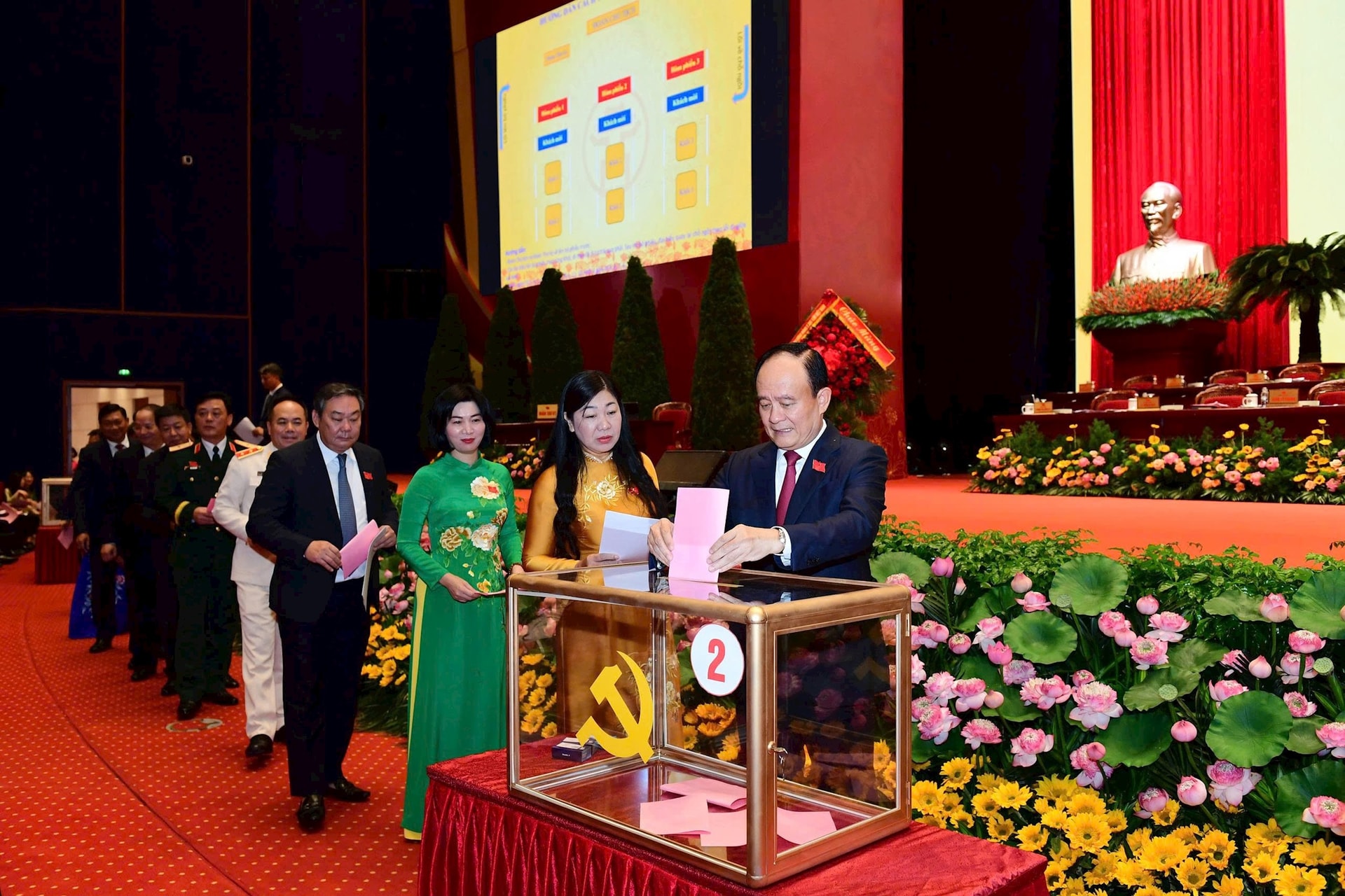 Công bố 75 đồng chí Ủy viên Ban Chấp hành Đảng bộ Thành phố khóa XVIII, nhiệm kỳ 2025-2030- Ảnh 4.