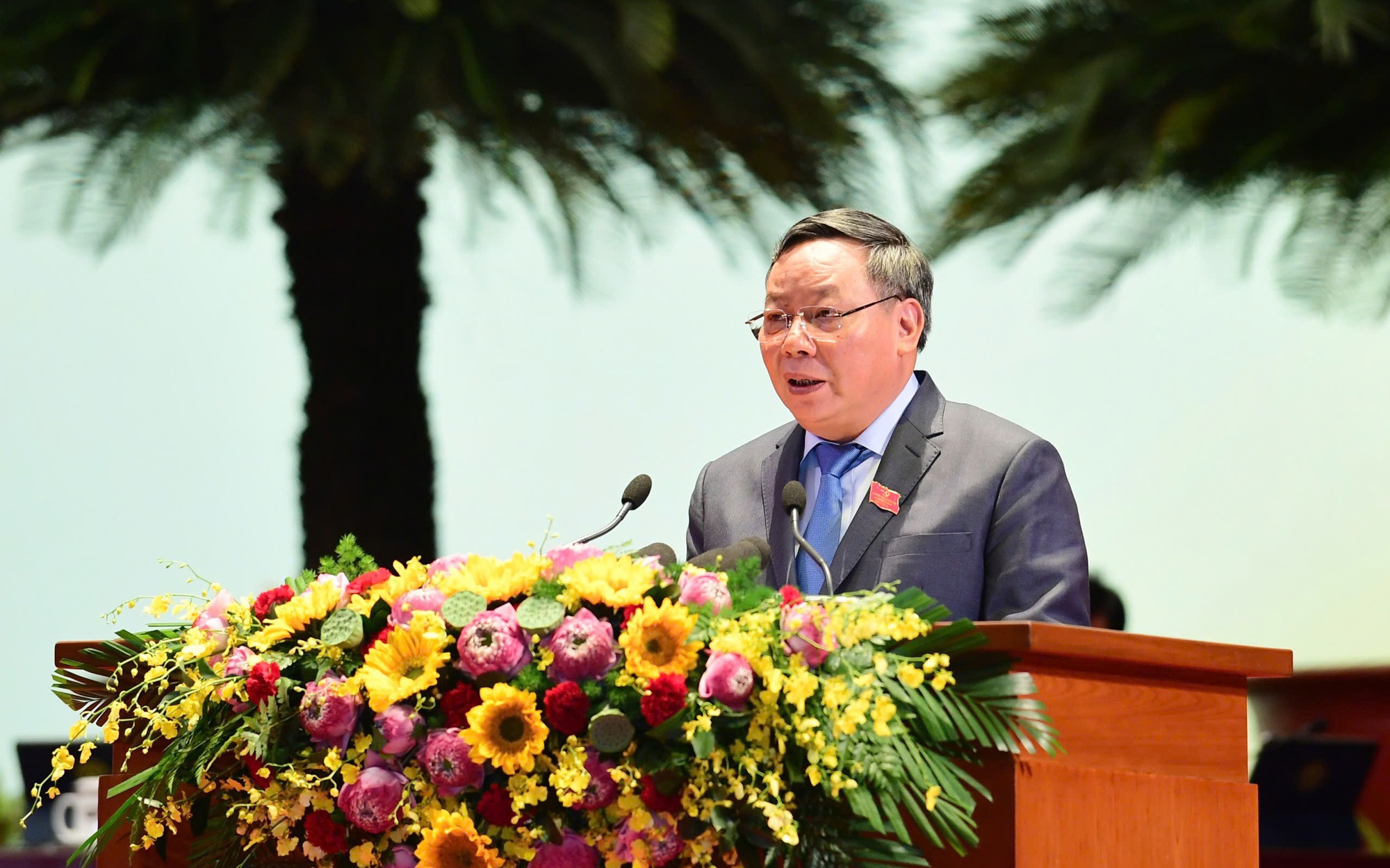 Phó Bí thư Thường trực Thành ủy Hà Nội Nguyễn Văn Phong trình bày báo cáo tại Đại hội