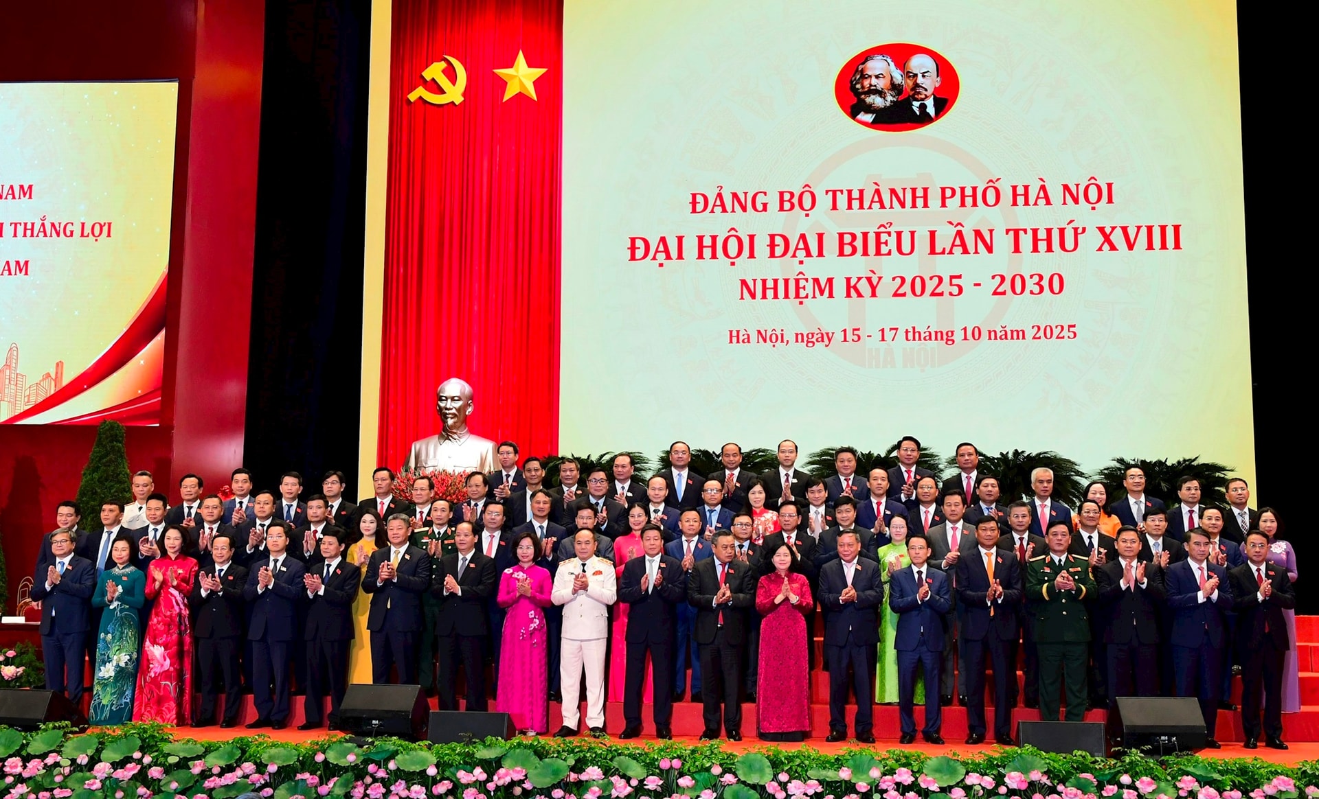 Bế mạc Đại hội đại biểu Đảng bộ thành phố Hà Nội khóa XVIII, nhiệm kỳ 2025-2030- Ảnh 2.
