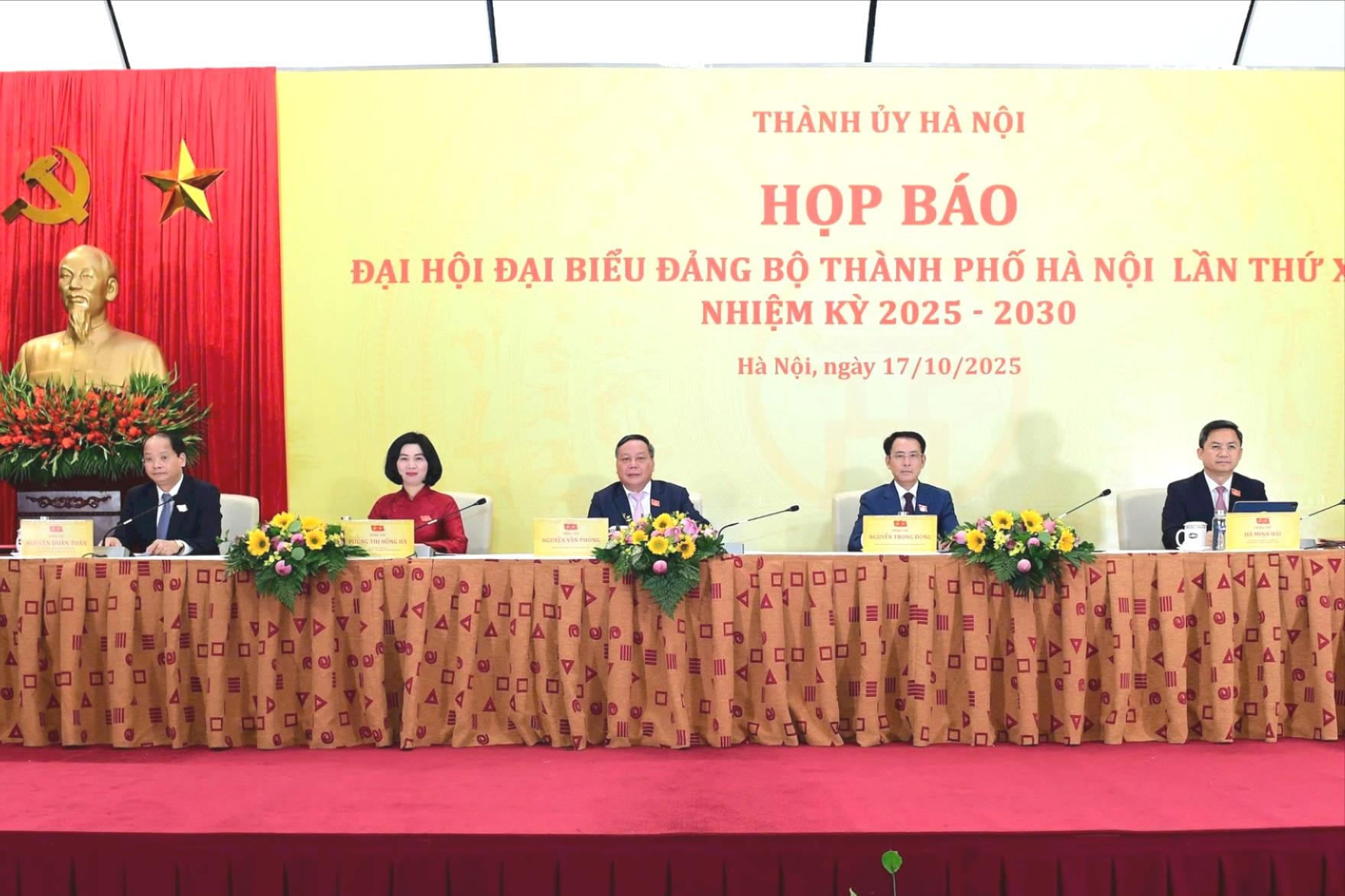 Thành ủy Hà Nội họp báo thông tin về kết quả Đại hội Đảng bộ Thành phố lần thứ XVIII- Ảnh 1.
