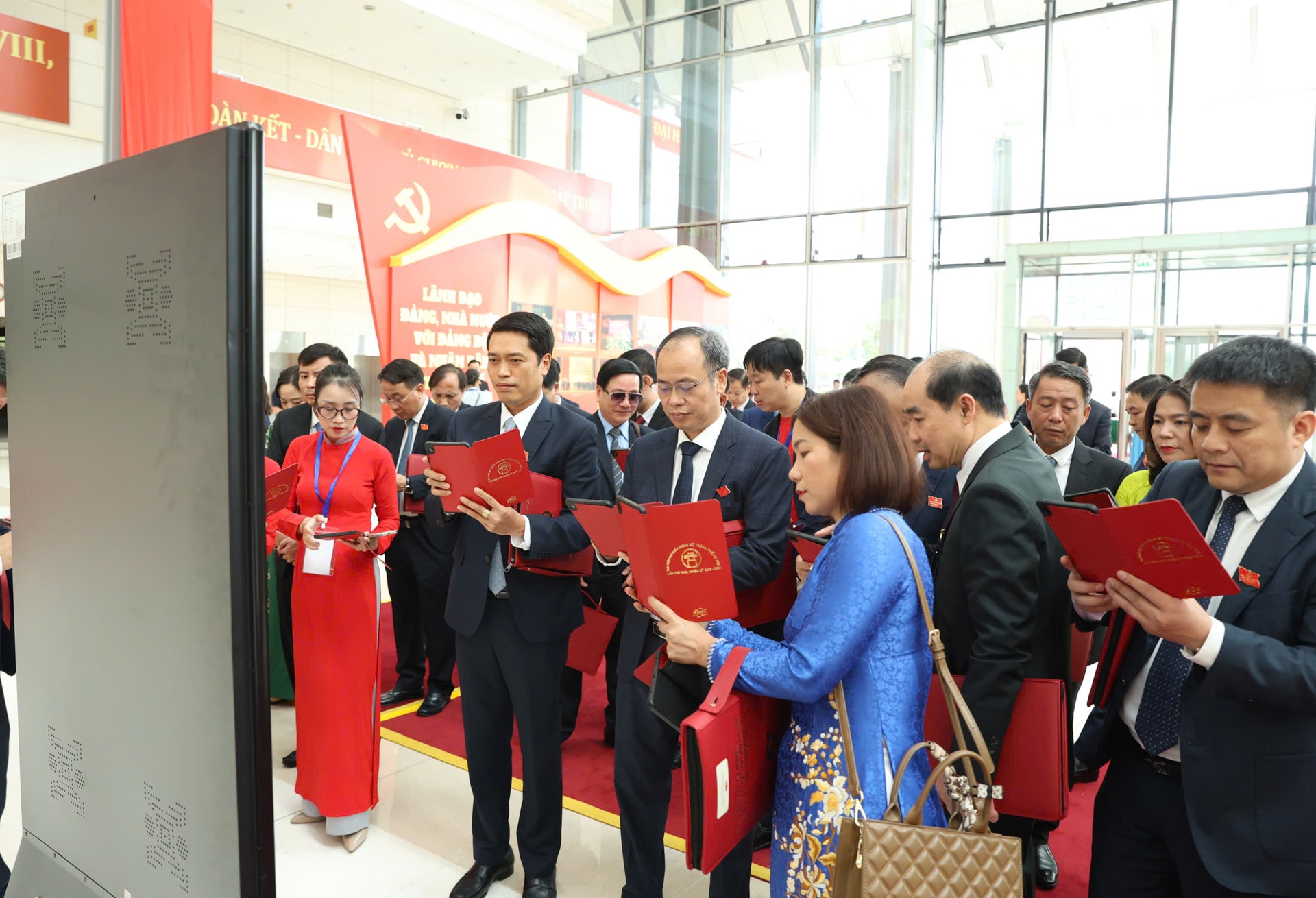 Văn phòng UBND Thành phố nỗ lực dẫn dắt tiến trình chuyển đổi số toàn diện của chính quyền Thủ đô- Ảnh 1.