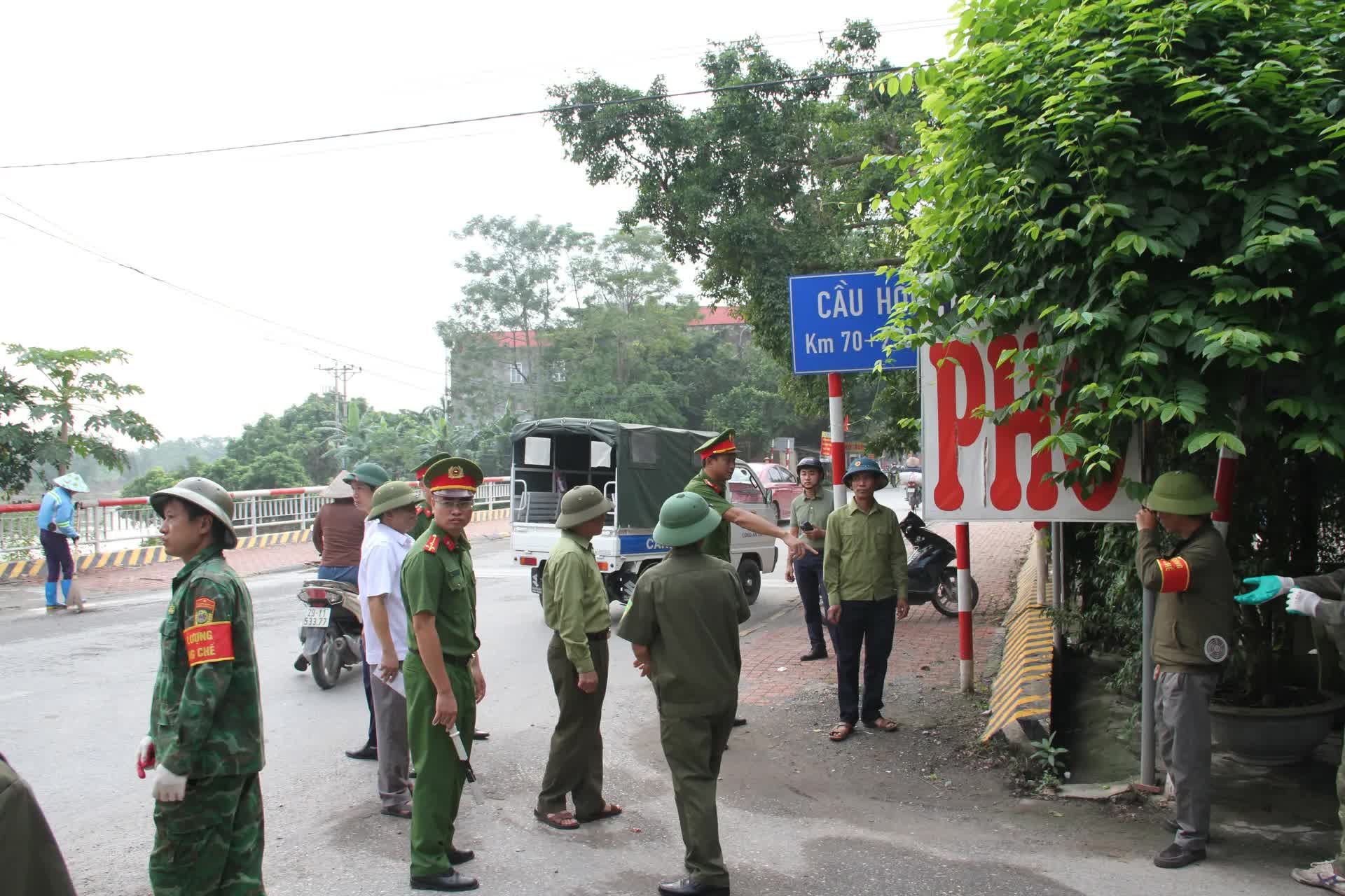 Hương Sơn ra quân tổng kiểm tra vi phạm trật tự an toàn giao thông, trật tự đô thị- Ảnh 5.