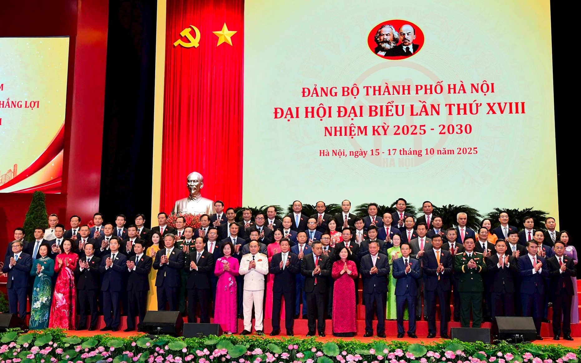 Ban Chấp hành Đảng bộ thành phố Hà Nội khóa XVIII, nhiệm kỳ 2025-2030 ra mắt Đại hội