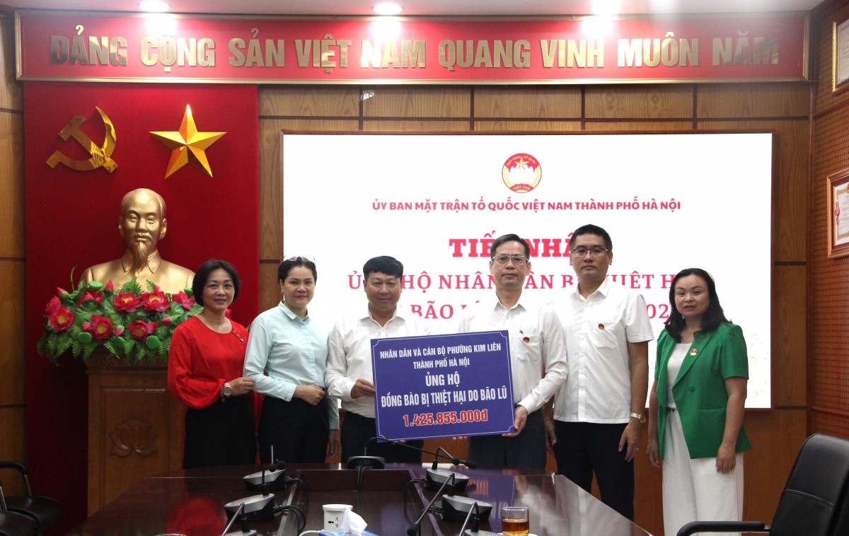 Hà Nội: Tiếp nhận hơn 24,48 tỷ đồng ủng hộ đồng bào bị thiệt hại do bão lũ- Ảnh 2.