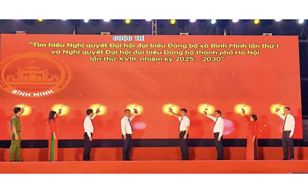 Lãnh đạo xã Bình Minh thực hiện nghi lễ phát động cuộc thi.