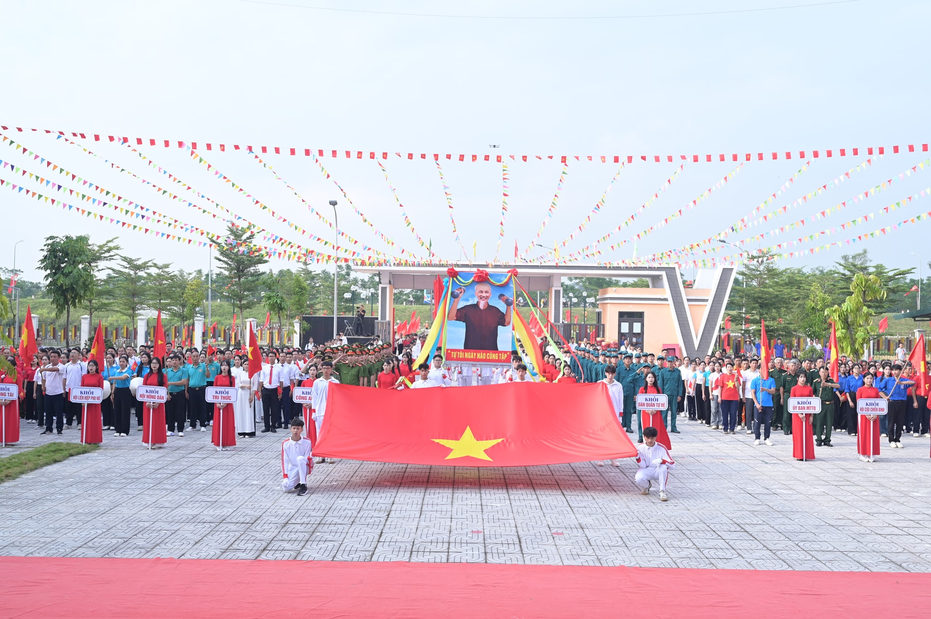 Gần 1.000 người tham gia Đại hội thể dục - thể thao xã Ứng Thiên- Ảnh 2.