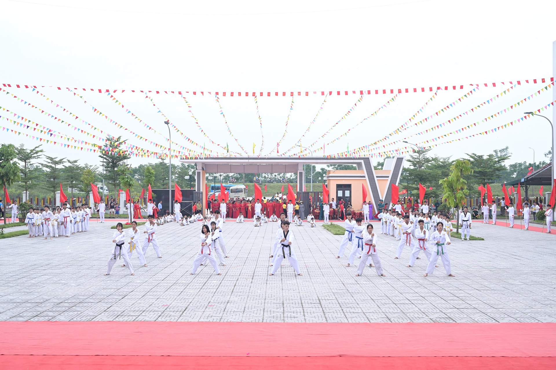 Gần 1.000 người tham gia Đại hội thể dục - thể thao xã Ứng Thiên- Ảnh 3.