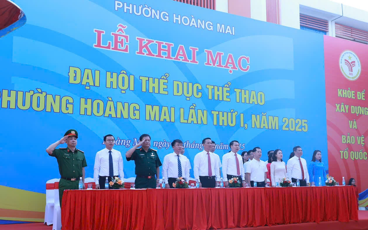 Các đại biểu dự Lễ khai mạc Đại hội thể dục, thể thao phường Hoàng Mai lần thứ I