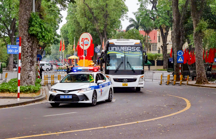 Công an thành phố Hà Nội bảo đảm an toàn giao thông phục vụ kỳ họp thứ mười, Quốc hội khóa XV- Ảnh 2.