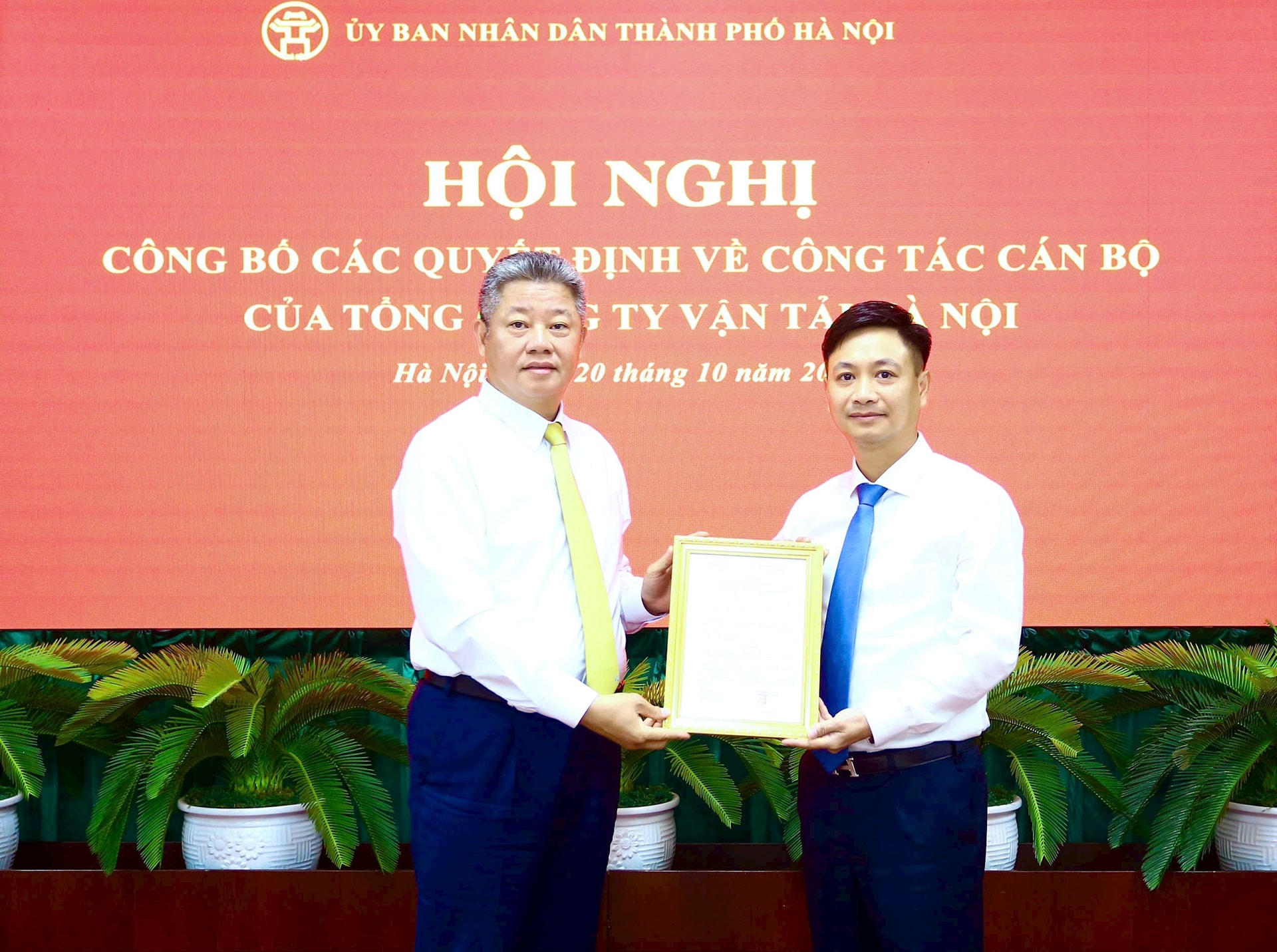 Công bố quyết định về công tác cán bộ tại Tổng công ty Vận tải Hà Nội- Ảnh 2.