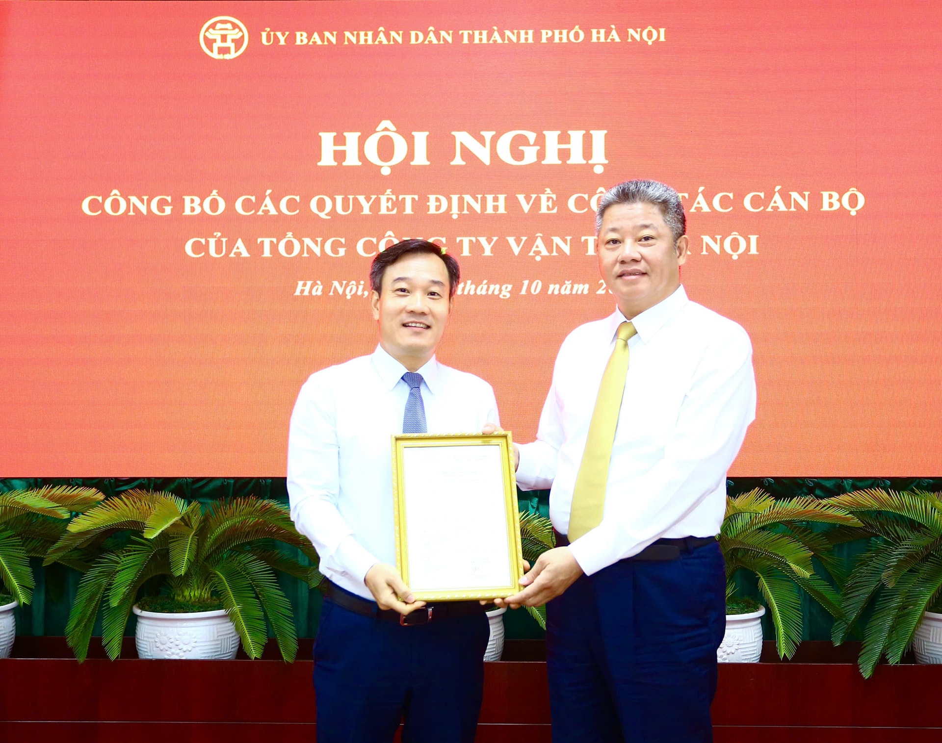Công bố quyết định về công tác cán bộ tại Tổng công ty Vận tải Hà Nội- Ảnh 1.