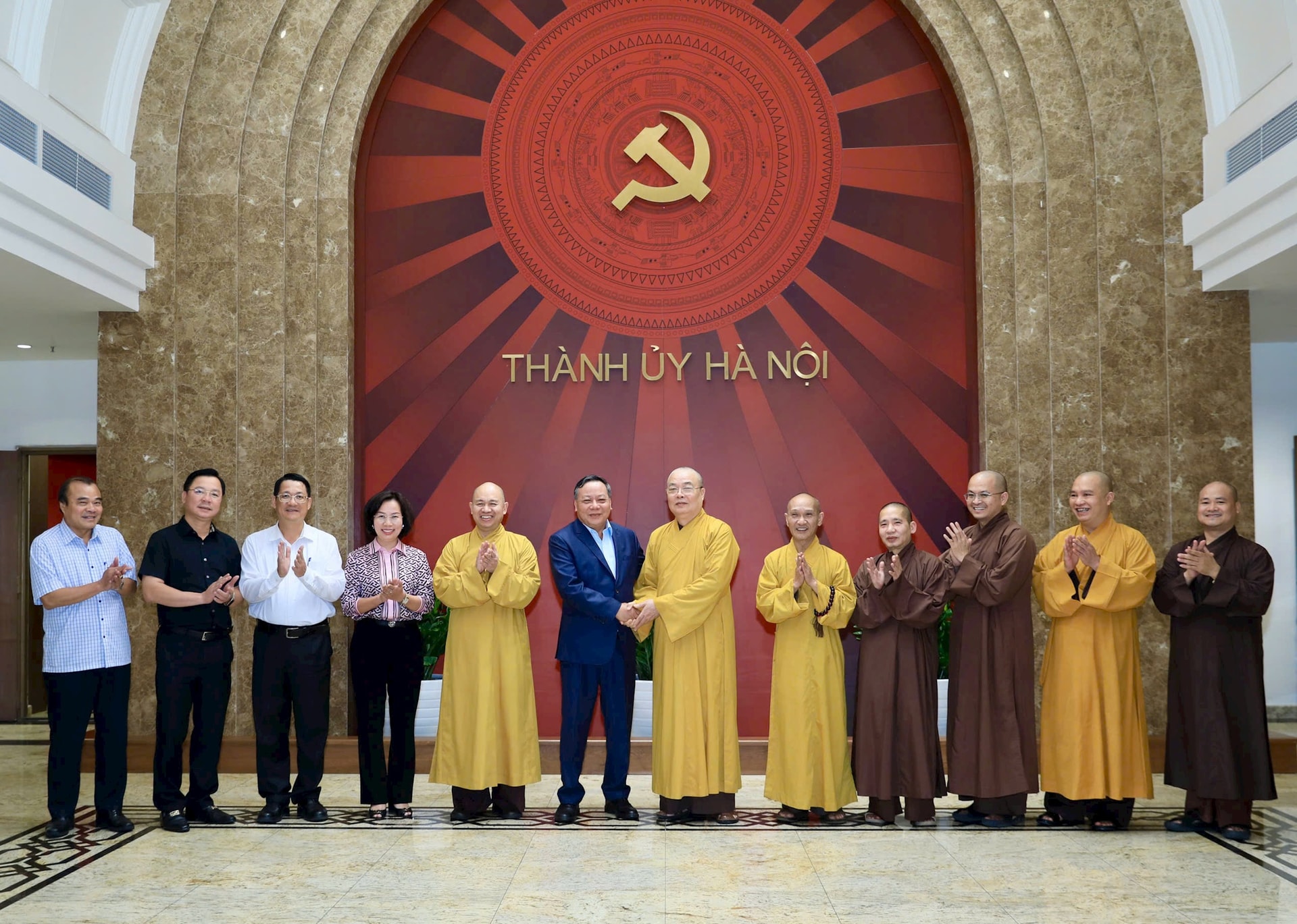 Giáo hội Phật giáo Việt Nam chúc mừng thành công Đại hội Đảng bộ Thành phố lần thứ XVIII- Ảnh 3.