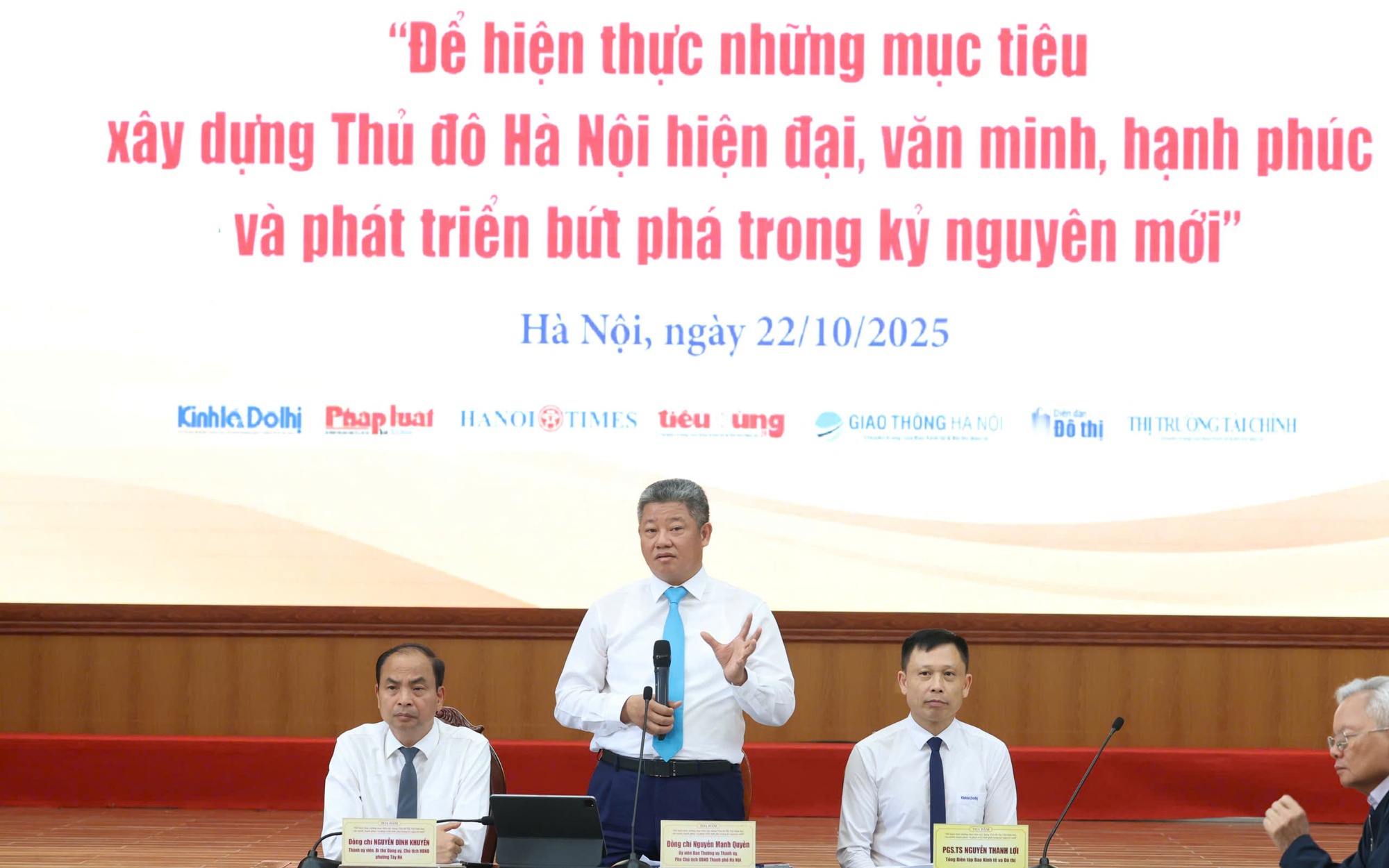 Phó Chủ tịch UBND Thành phố Nguyễn Mạnh Quyền chủ trì buổi Tọa đàm