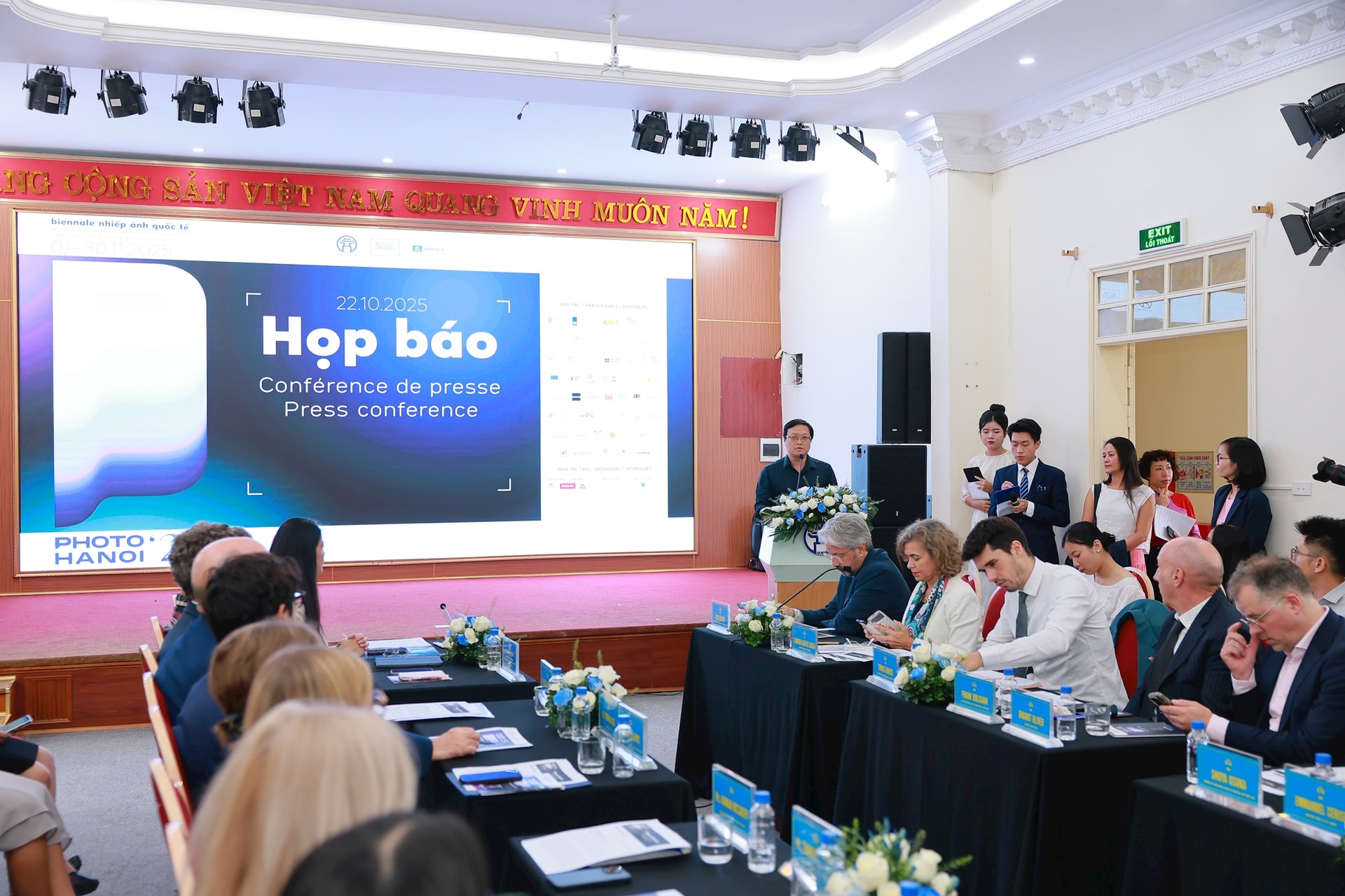 Thúc đẩy hội nhập văn hóa giữa Hà Nội với các nước trong khu vực và thế giới qua "Photo Hanoi ’25"- Ảnh 1.