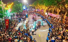 Khen thưởng thành tích xuất sắc trong triển khai thực hiện Chương trình “Trung thu thành cổ - Sơn Tây xứ Đoài”