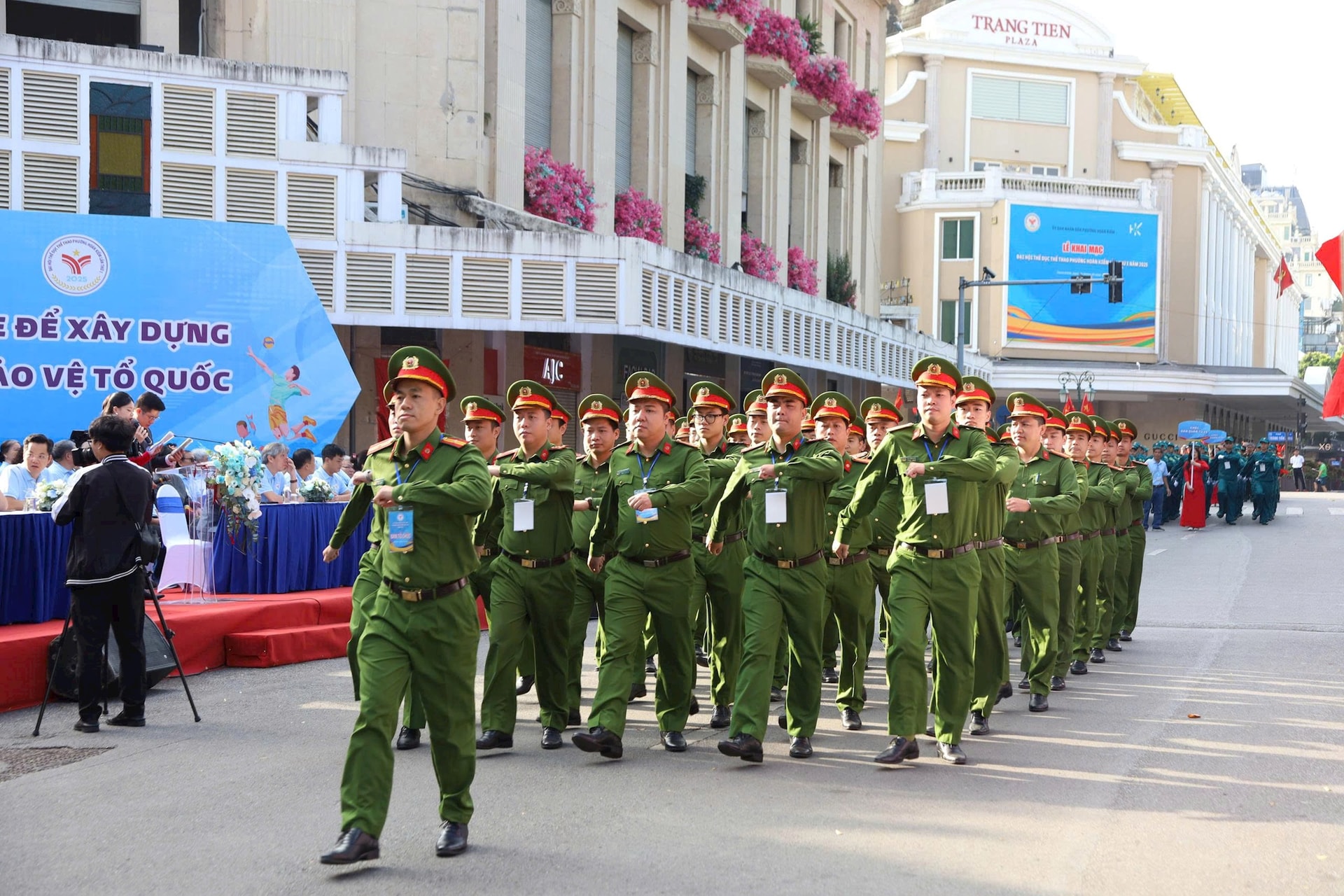 Hoàn Kiếm khai mạc Đại hội Thể dục Thể thao lần thứ I năm 2025- Ảnh 9. Hoàn Kiếm khai mạc Đại hội Thể dục Thể thao lần thứ I năm 2025- Ảnh 9.