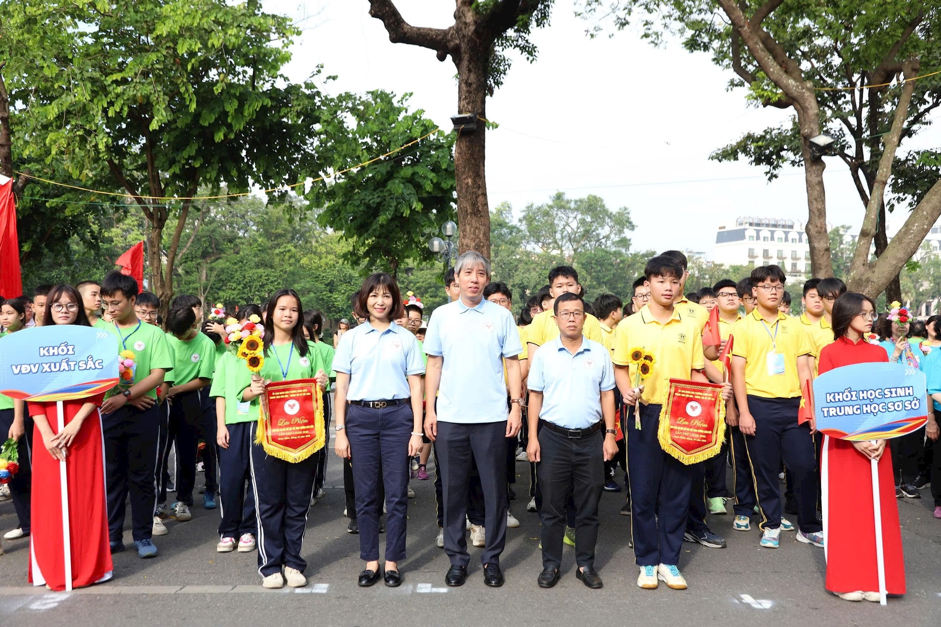 Hoàn Kiếm khai mạc Đại hội Thể dục Thể thao lần thứ I năm 2025- Ảnh 3. Hoàn Kiếm khai mạc Đại hội Thể dục Thể thao lần thứ I năm 2025- Ảnh 3.