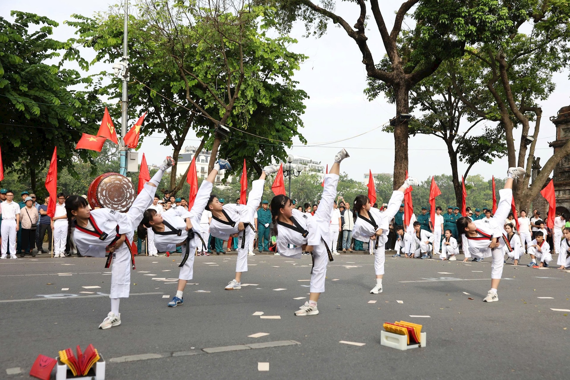 Hoàn Kiếm khai mạc Đại hội Thể dục Thể thao lần thứ I năm 2025- Ảnh 6. Hoàn Kiếm khai mạc Đại hội Thể dục Thể thao lần thứ I năm 2025- Ảnh 6.