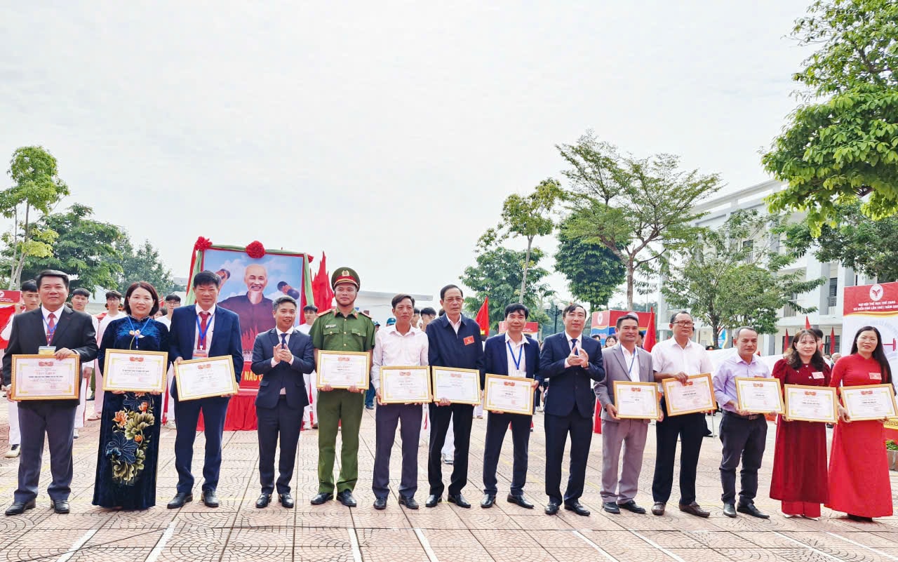 Tưng bừng lễ khai mạc Đại hội Thể dục Thể thao xã Kiều Phú lần thứ I- Ảnh 4.