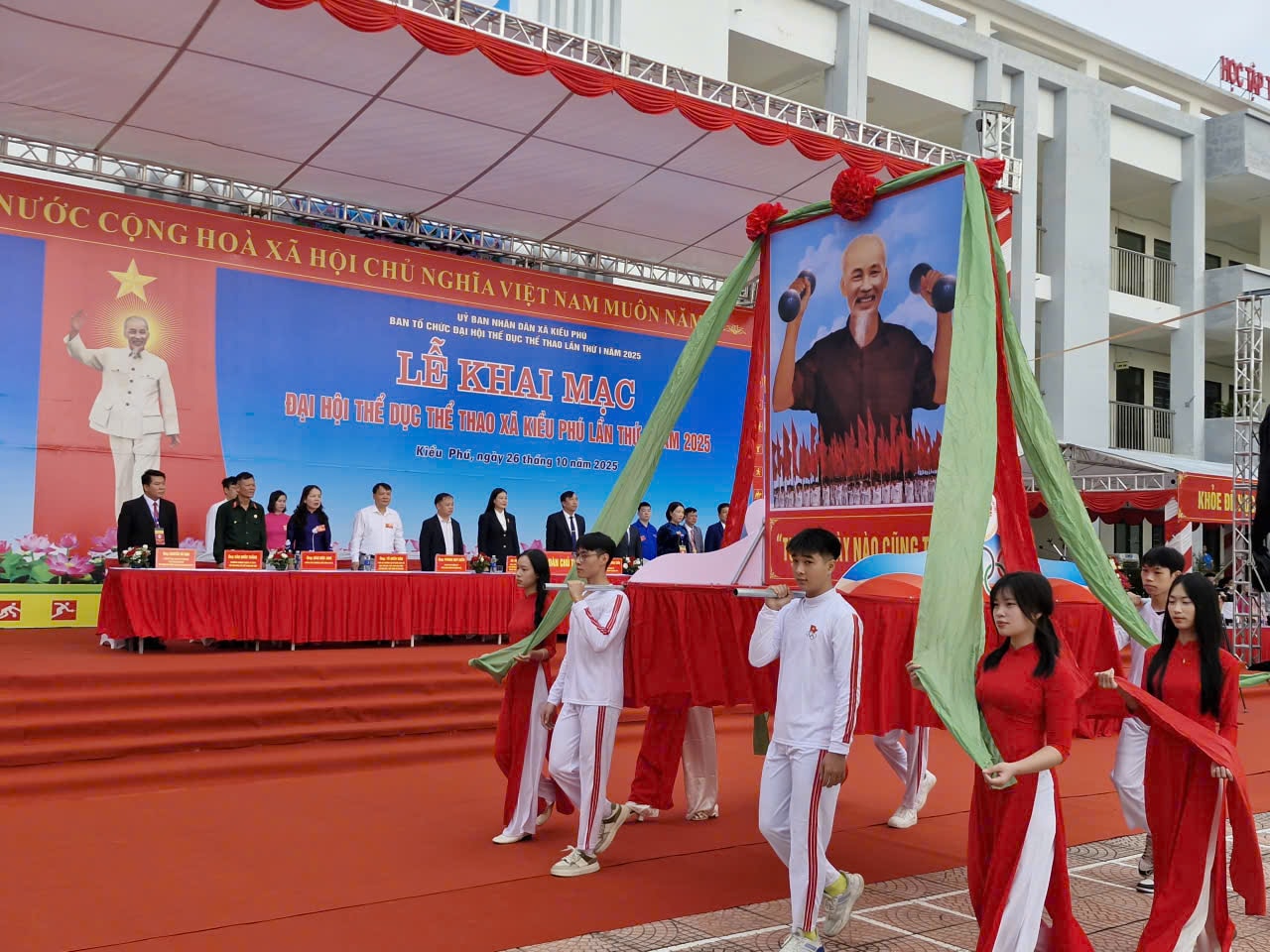 Tưng bừng lễ khai mạc Đại hội Thể dục Thể thao xã Kiều Phú lần thứ I- Ảnh 2.