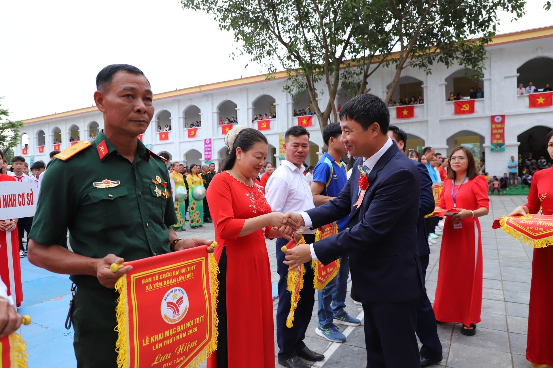 Tưng bừng khai mạc Đại hội thể dục - thể thao xã Yên Xuân lần thứ I- Ảnh 4.