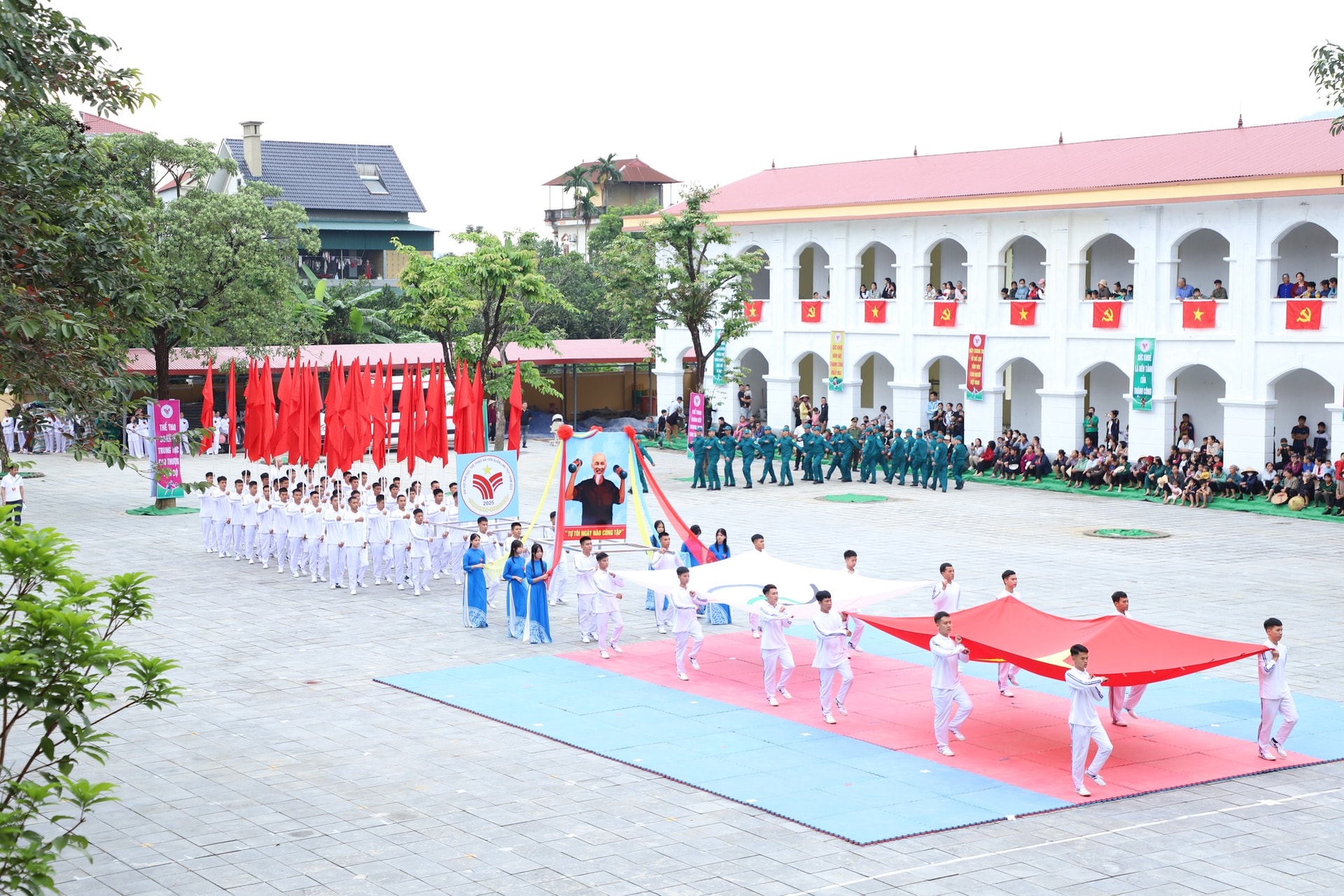 Tưng bừng khai mạc Đại hội thể dục - thể thao xã Yên Xuân lần thứ I- Ảnh 12.