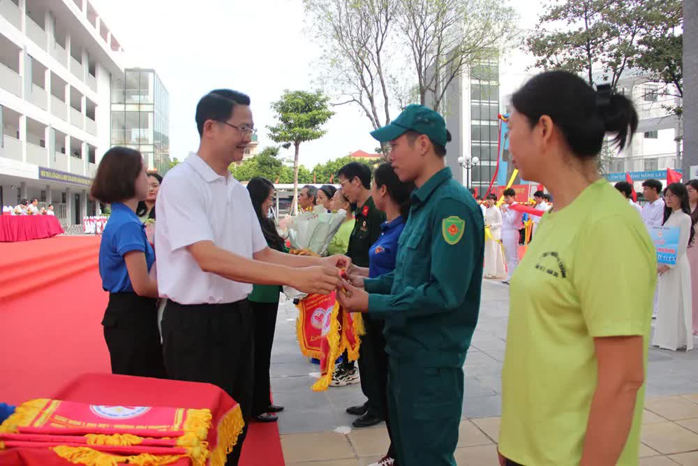 Phường Phú Thượng khai mạc Đại hội Thể dục thể thao lần thứ Nhất năm 2025- Ảnh 5.