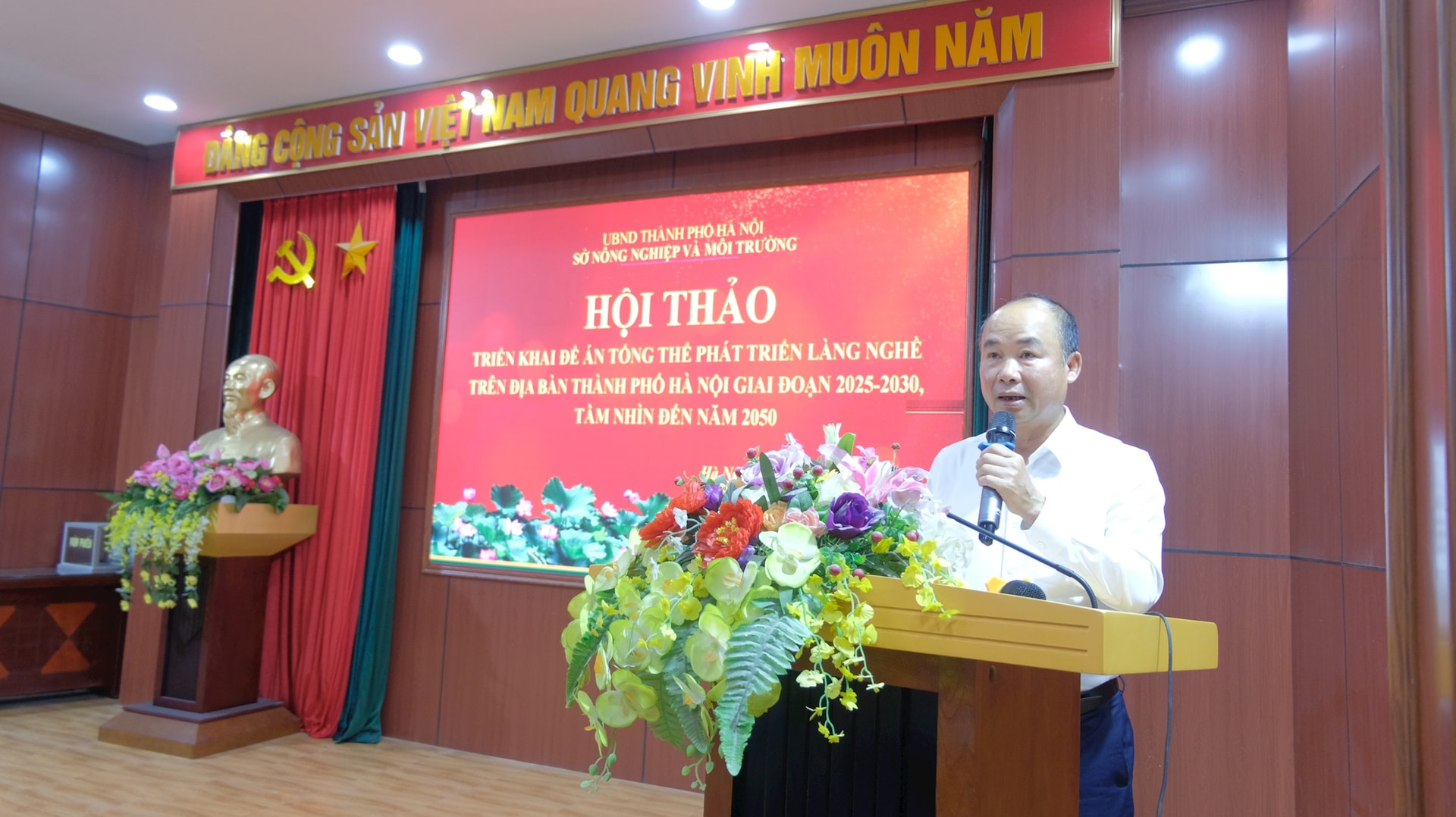 Sớm hoàn thiện kế hoạch triển khai Đề án phát triển làng nghề Hà Nội giai đoạn 2025-2030- Ảnh 1.
