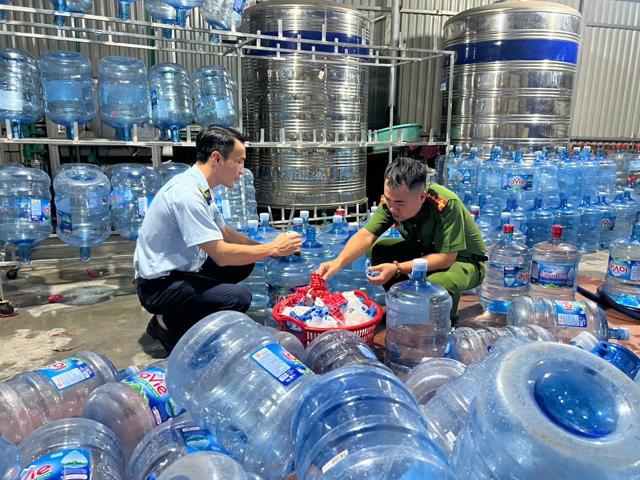 Hà Nội quyết liệt chặn hàng giả, bảo vệ quyền lợi người tiêu dùng- Ảnh 1.