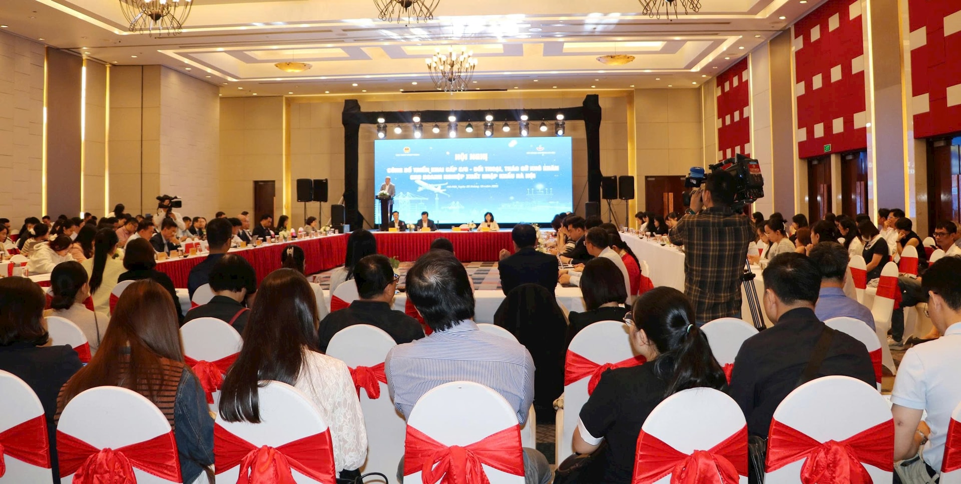 Tạo thuận lợi về thủ tục hành chính cho doanh nghiệp xuất khẩu- Ảnh 3.