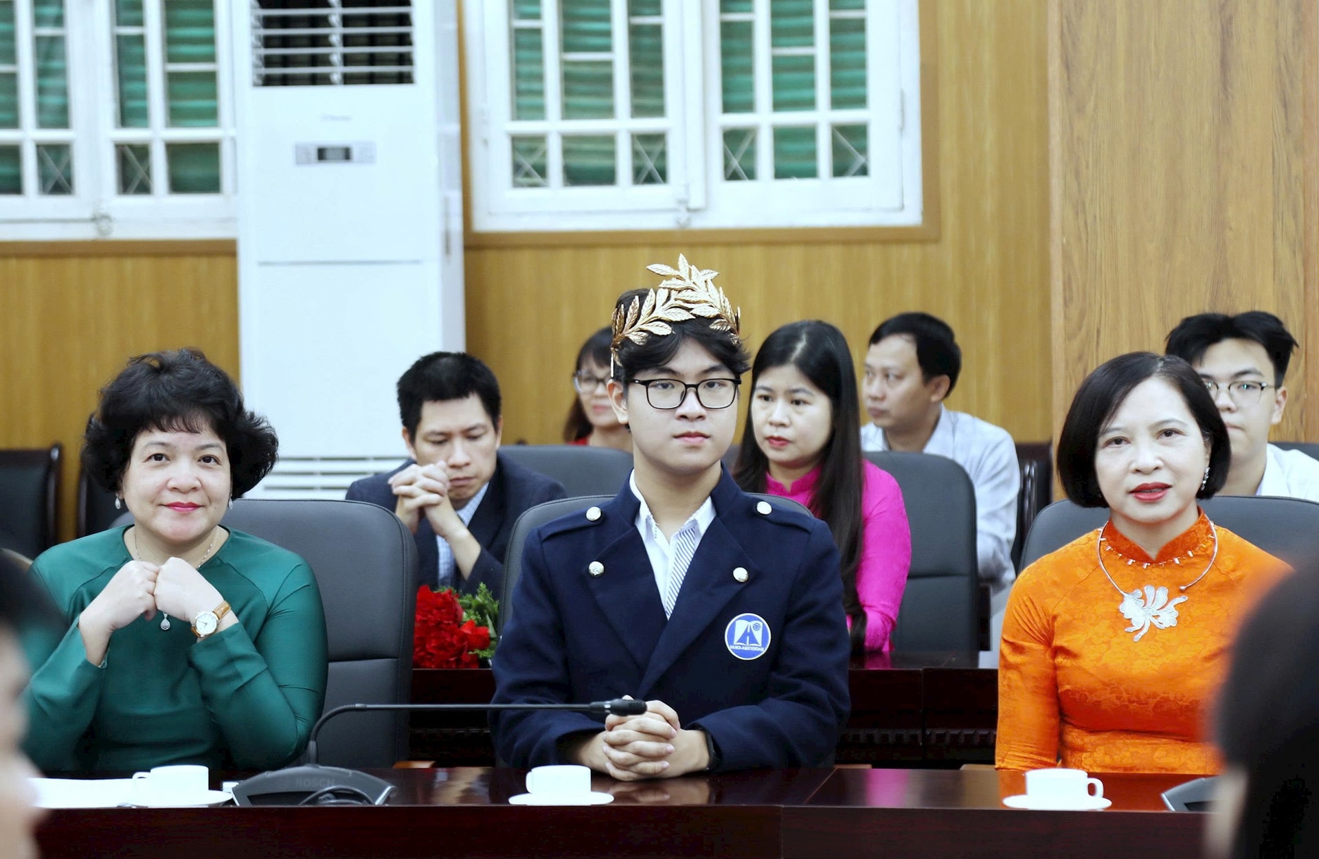 Hà Nội tuyên dương học sinh vô địch Cuộc thi Đường lên đỉnh Olympia- Ảnh 2.