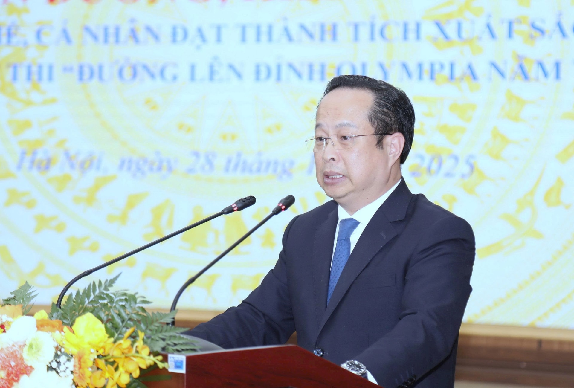 Hà Nội tuyên dương học sinh vô địch Cuộc thi Đường lên đỉnh Olympia- Ảnh 1.