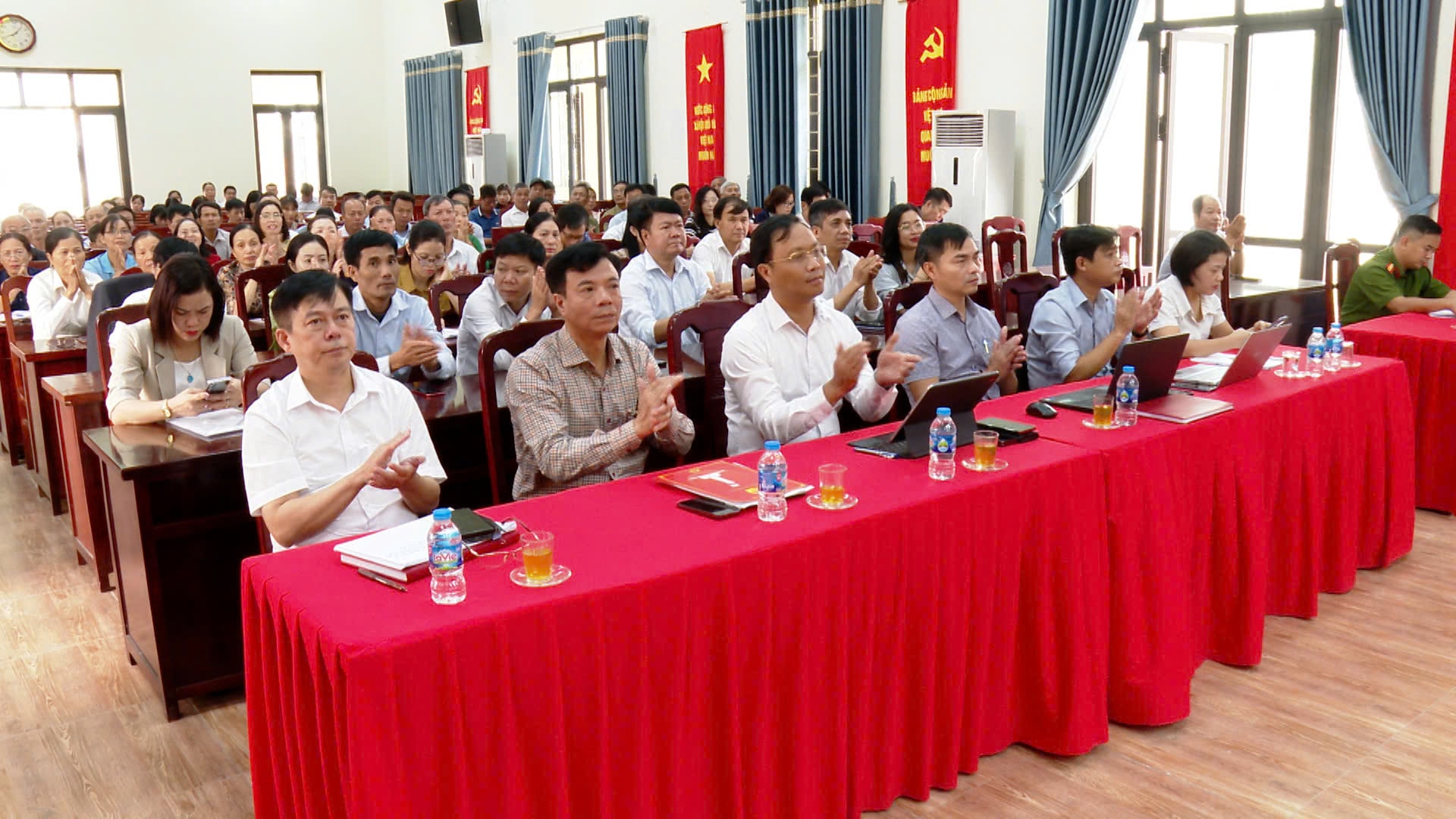 Xã Ứng Hòa triển khai công tác bầu cử đại biểu Quốc hội khóa XVI và HĐND các cấp nhiệm kỳ 2026-2031- Ảnh 1. Xã Ứng Hòa triển khai công tác bầu cử đại biểu Quốc hội khóa XVI và HĐND các cấp nhiệm kỳ 2026-2031- Ảnh 1.