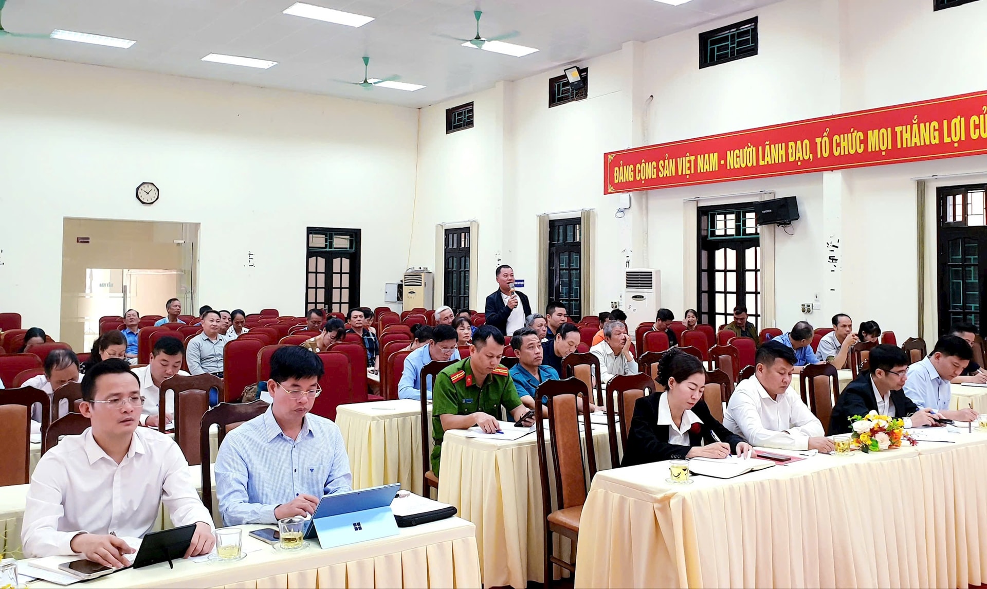 Distrito de Phu Luong: Resolução oportuna das petições legítimas do povo - Foto 2. Phường Phú Lương: Giải quyết kịp thời kiến nghị chính đáng của Nhân dân- Ảnh 2.