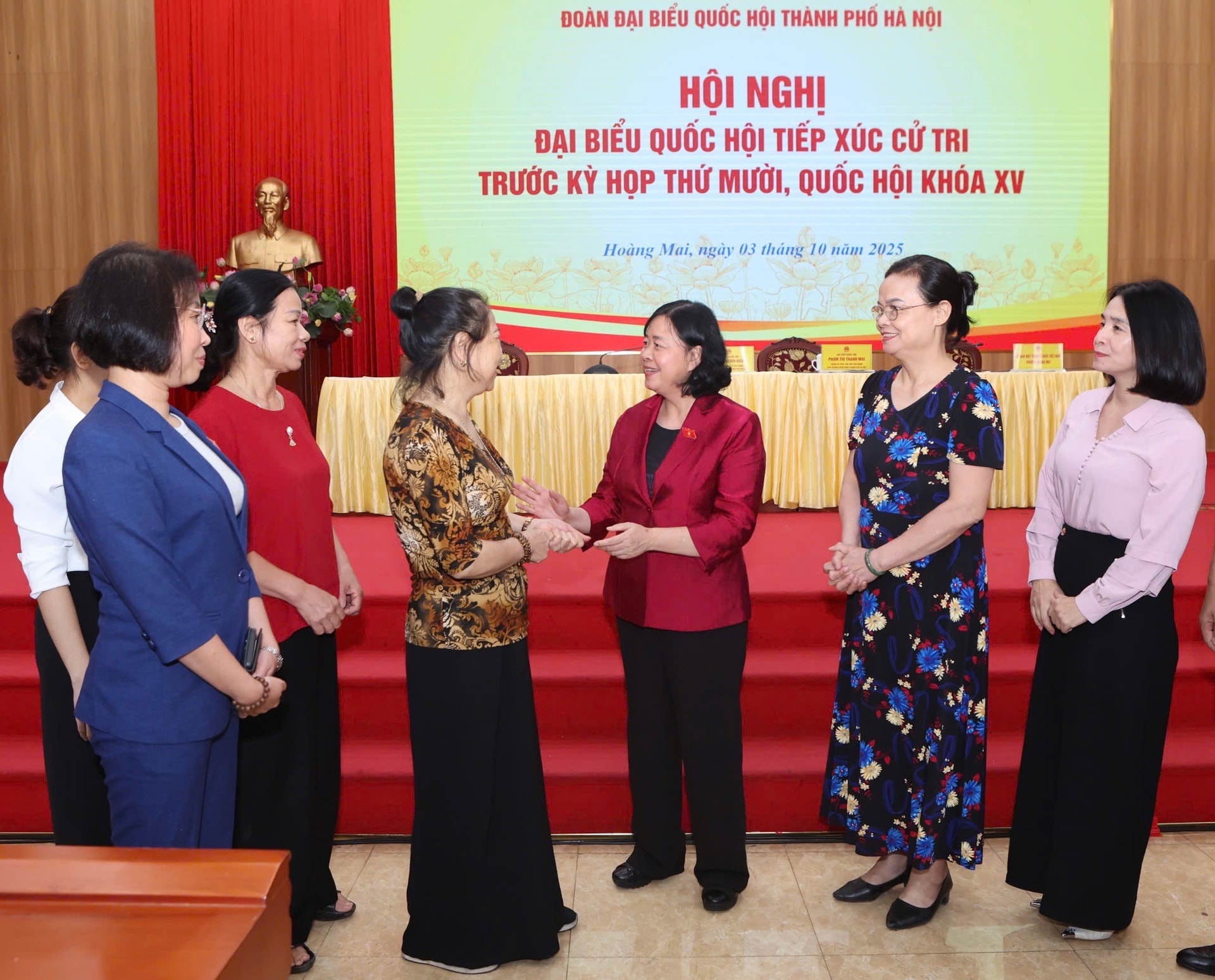 Đồng chí Bí thư Thành ủy Hà Nội tiếp xúc cử tri 11 phường, xã thuộc Đơn vị bầu cử số 4- Ảnh 6.