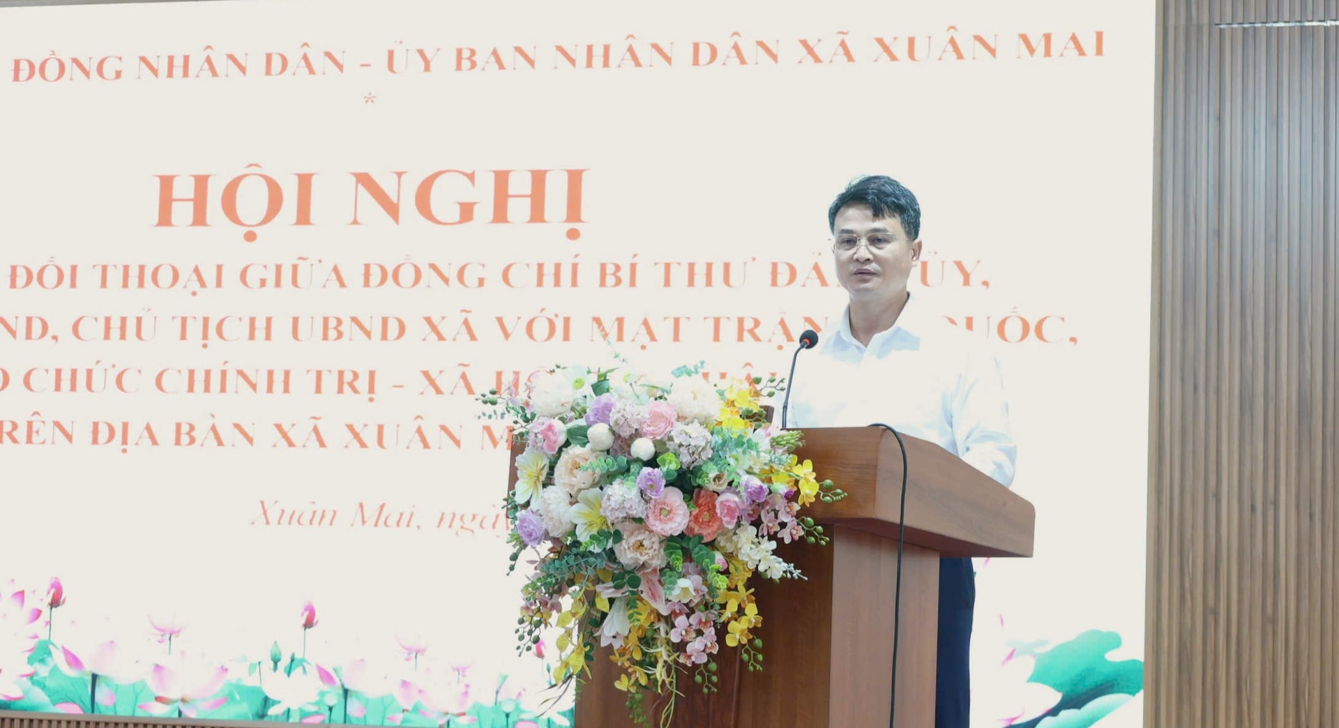 Lãnh đạo xã Xuân Mai đối thoại, lắng nghe ý kiến Nhân dân- Ảnh 1. Lãnh đạo xã Xuân Mai đối thoại, lắng nghe ý kiến Nhân dân- Ảnh 1.