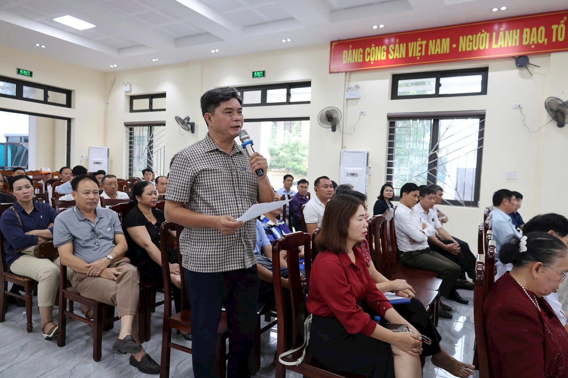 Lãnh đạo xã Xuân Mai đối thoại, lắng nghe ý kiến Nhân dân- Ảnh 3. Lãnh đạo xã Xuân Mai đối thoại, lắng nghe ý kiến Nhân dân- Ảnh 3.