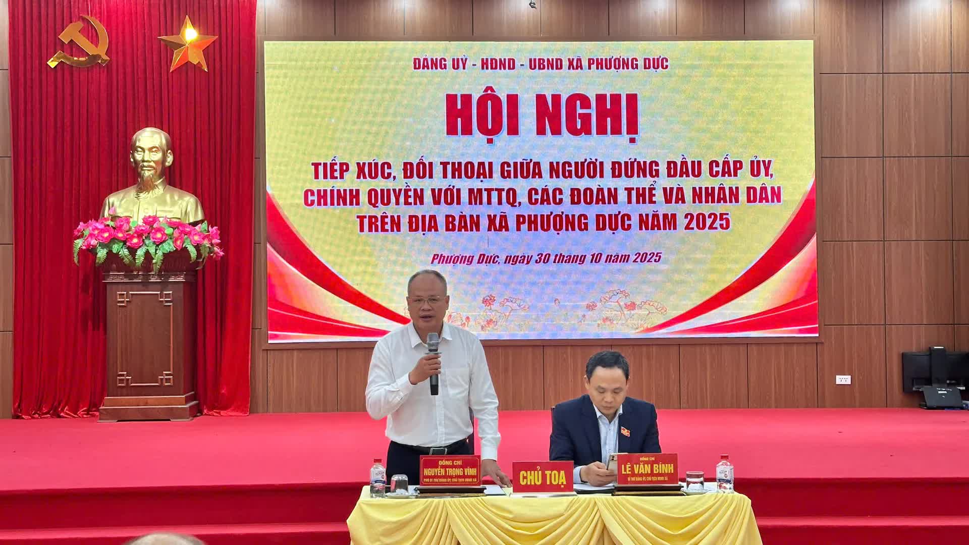 Obyvatelé obce Phuong Duc se obrátili s peticemi ohledně mnoha problémů týkajících se jejich života - Foto 1. Nhân dân xã Phượng Dực kiến nghị nhiều vấn đề đời sống dân sinh- Ảnh 1.