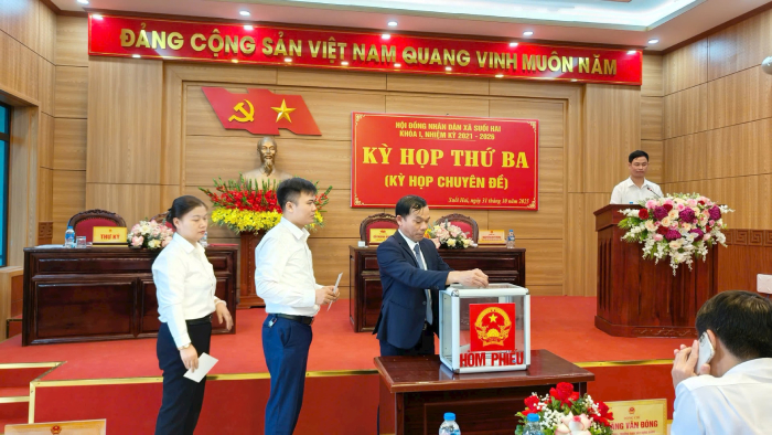 Tân Phó Chủ tịch UBND xã Suối Hai nhiệm kỳ 2021-2026 Đỗ Văn Công- Ảnh 1.