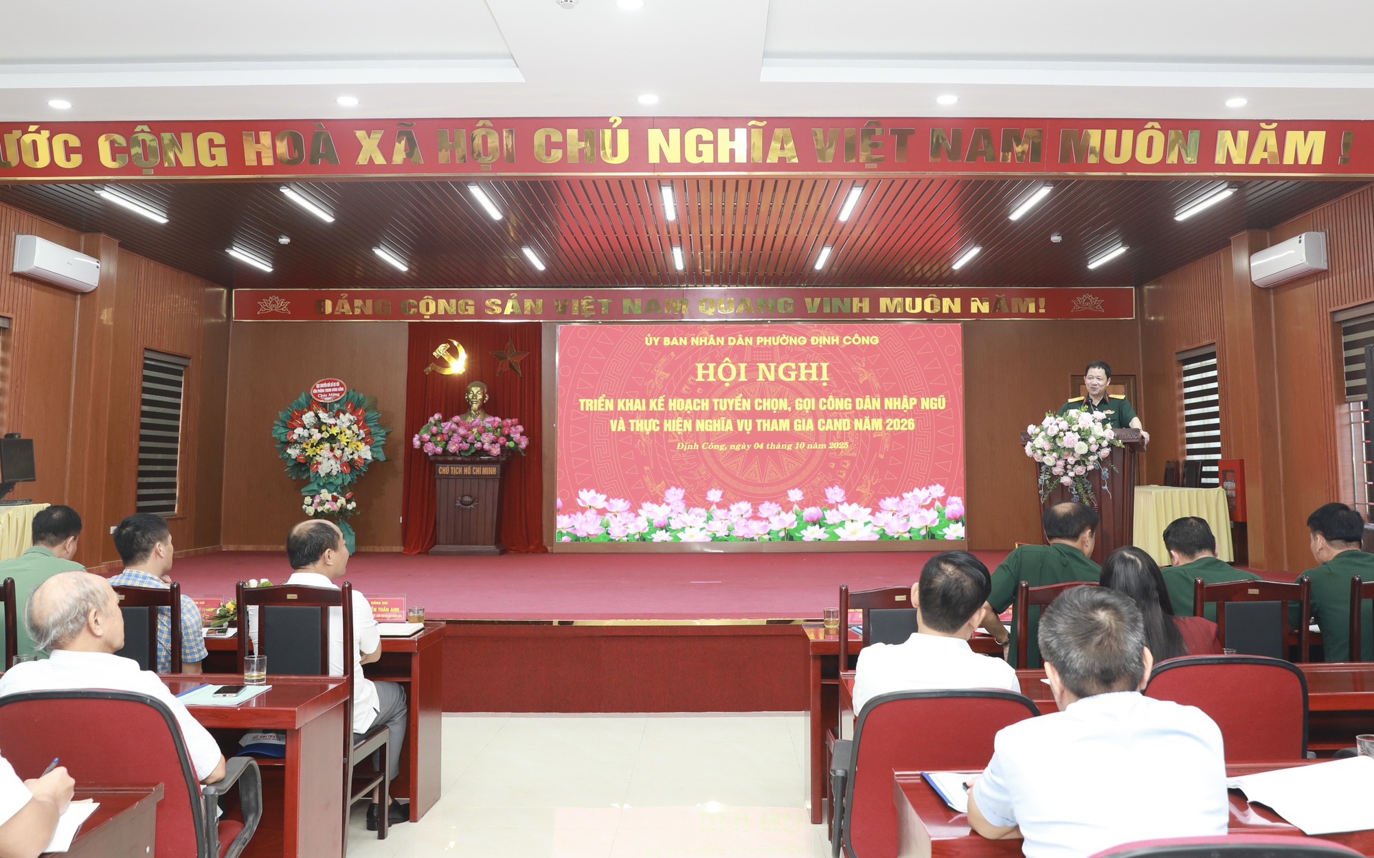 Các đại biểu dự Hội nghị triển khai công tác tuyển quân năm 2026 phường Định Công