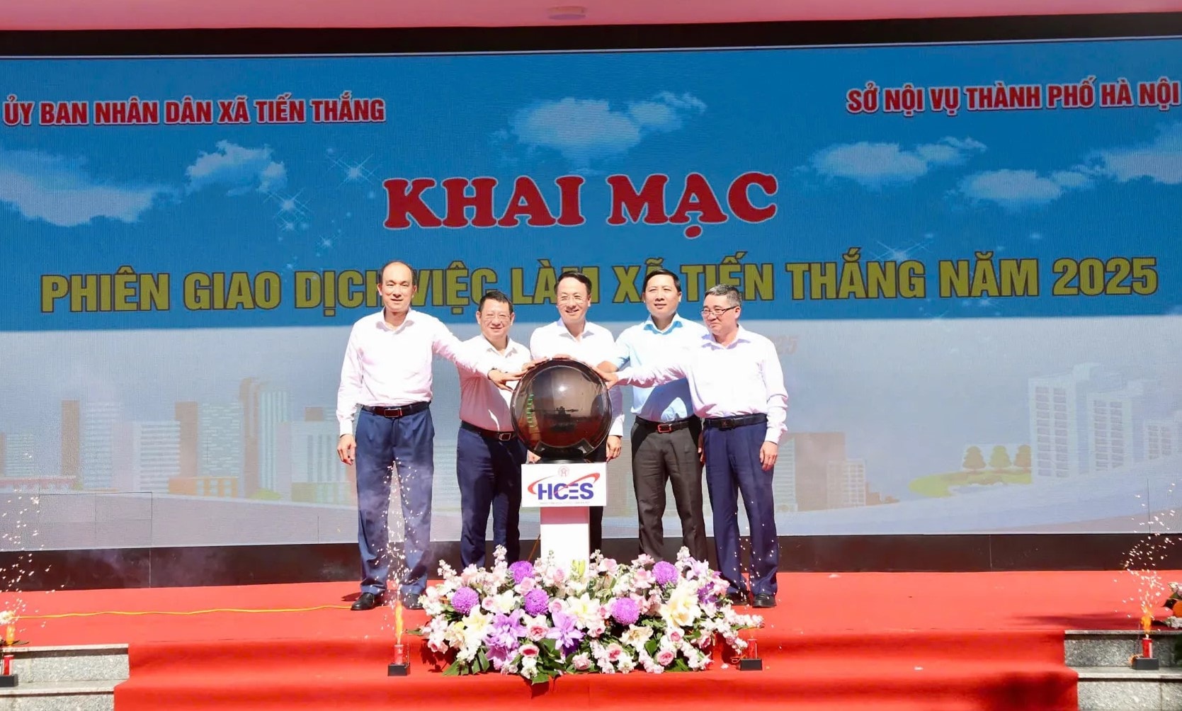 Hơn 2.000 chỉ tiêu tuyển dụng tại Phiên giao dịch việc làm xã Tiến Thắng năm 2025- Ảnh 1.
